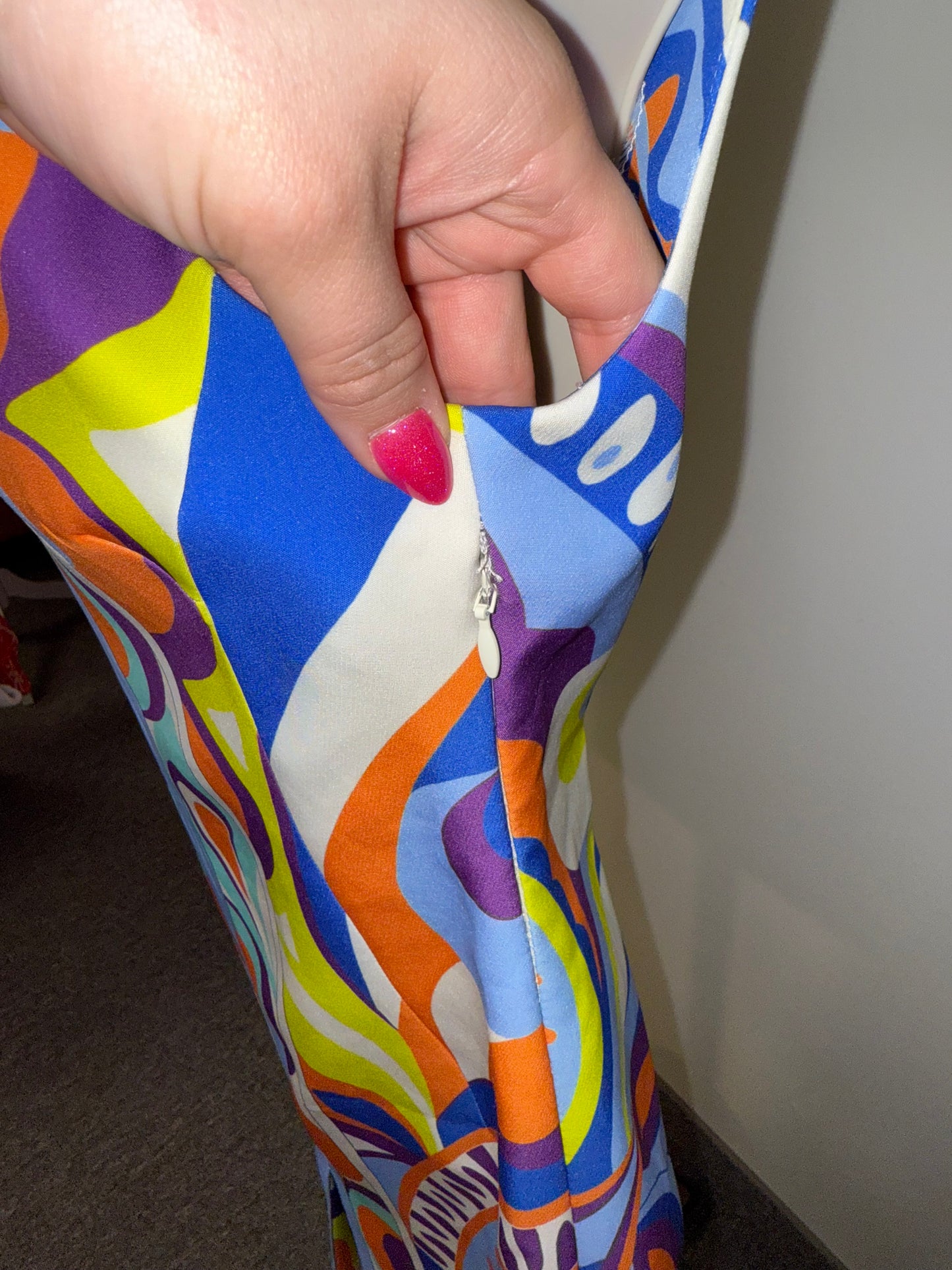 NWT Zara (XS) Brand New Colorful Pattern V-Neck Dress