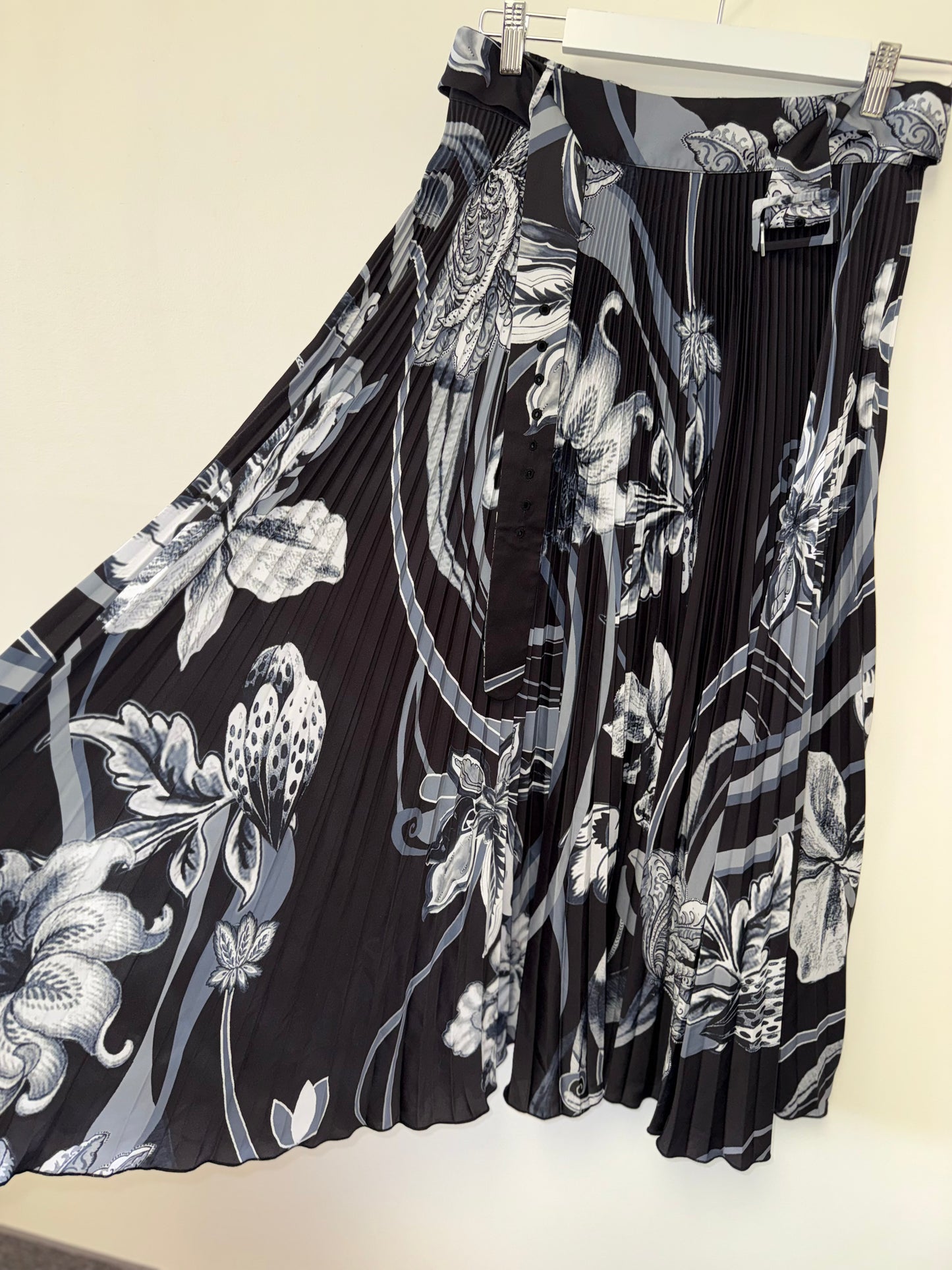 NWT Ranna Gill by Anthropologie (M) Brand New Black Floral Pleated Maxi Skirt