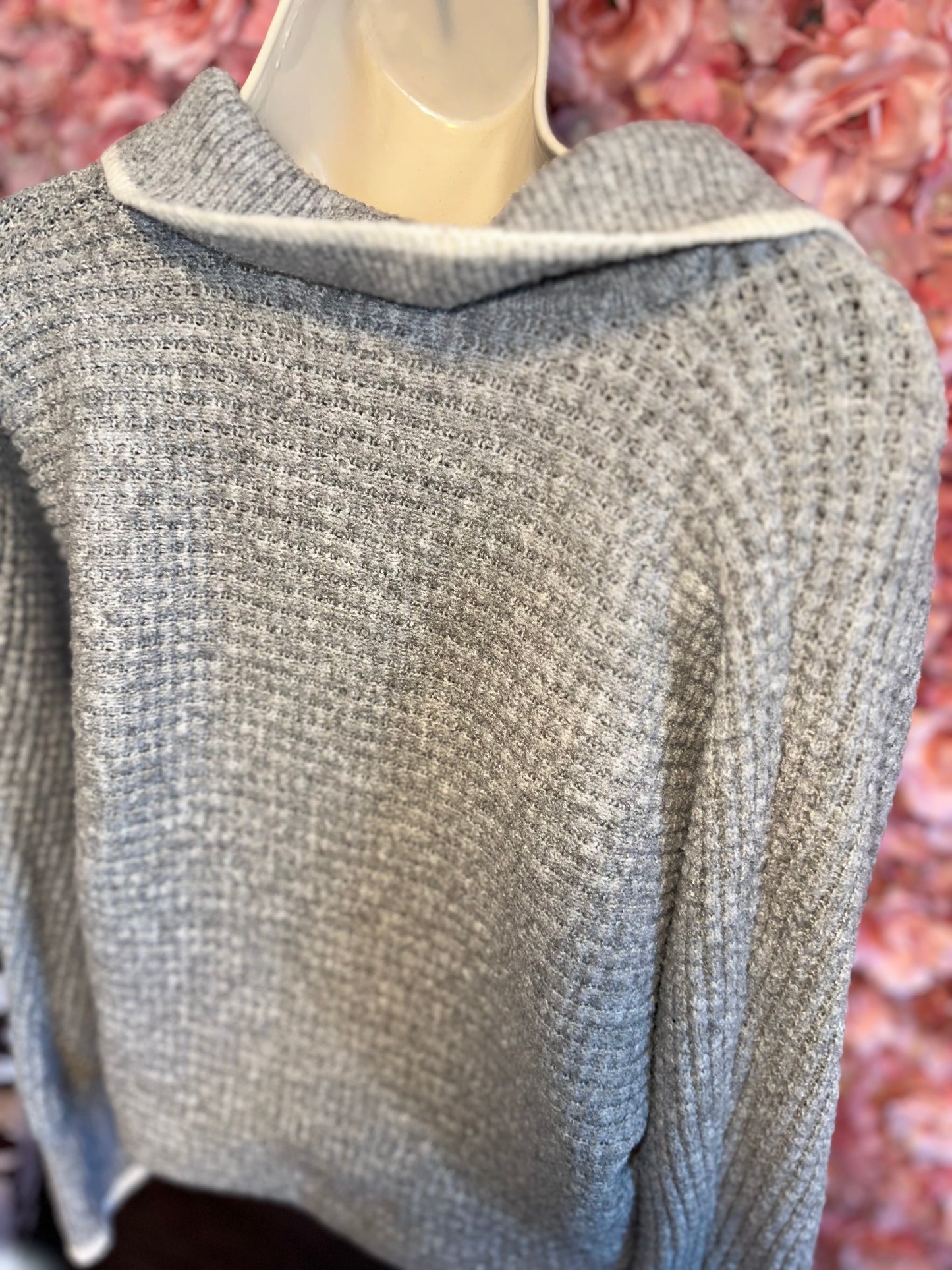 SO (Large) Grey Knit V-Neck Collar Cropped Sweater