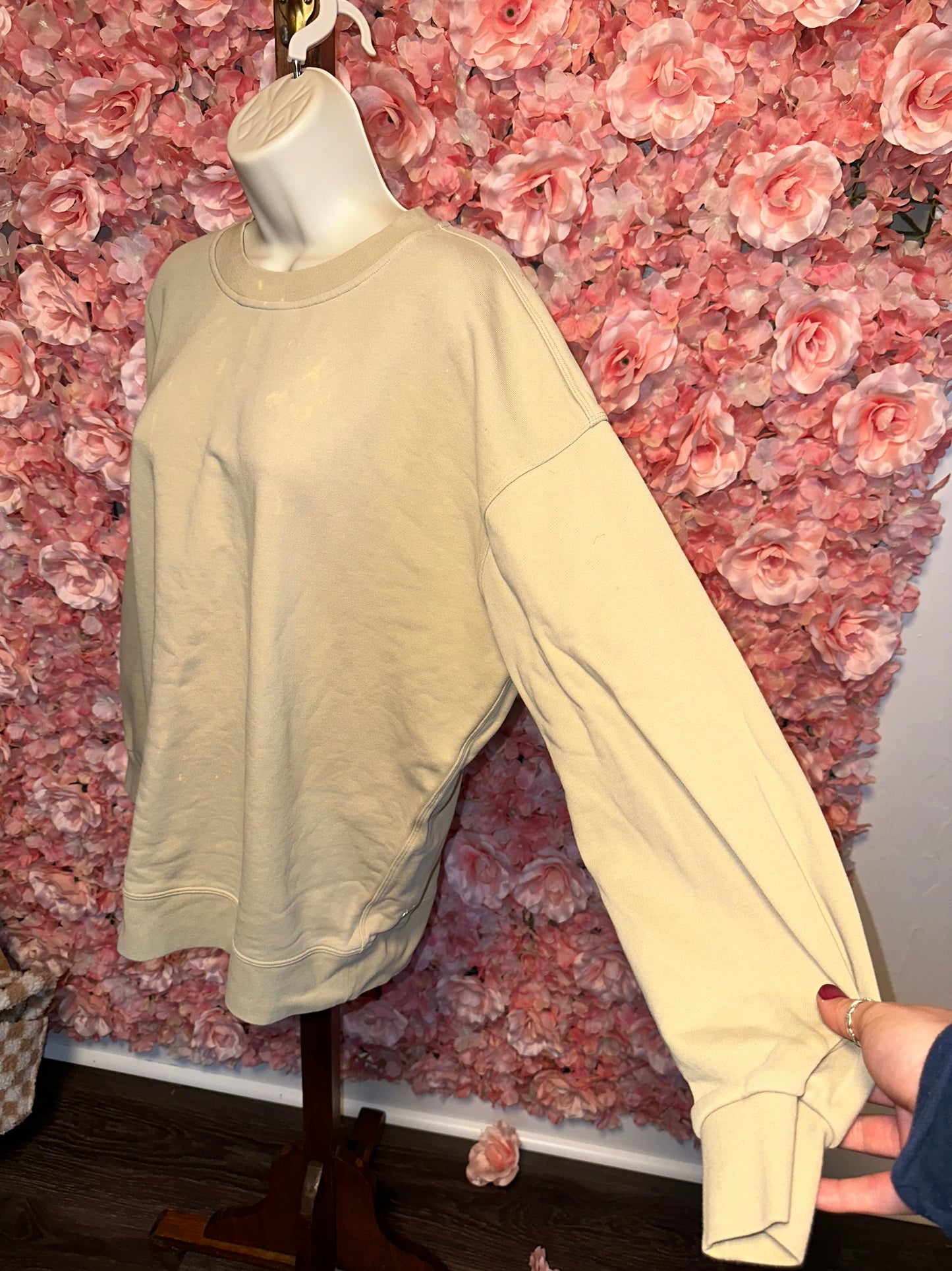 Lululemon (8) Tan Crewneck Sweatshirt