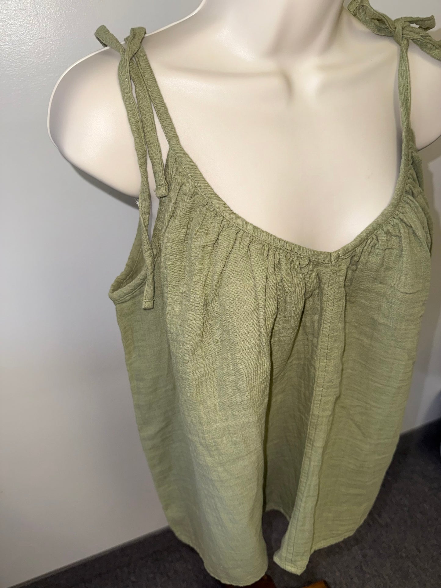 NWT Old Navy (Medium) Brand New Green Tank Top with Adjustable Tied Straps