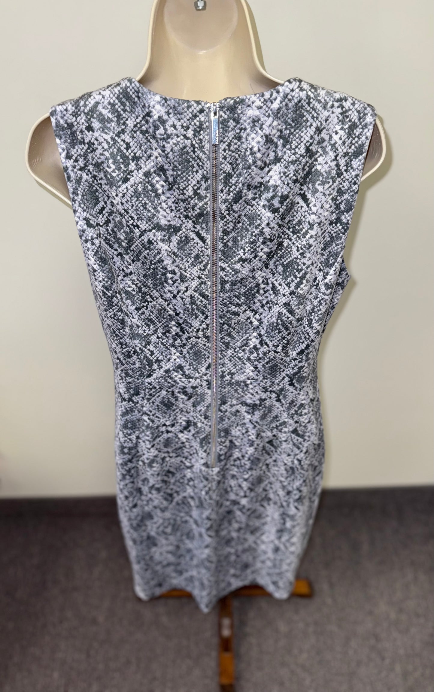 Calvin Klein (10) Snake Pattern Formal Dress