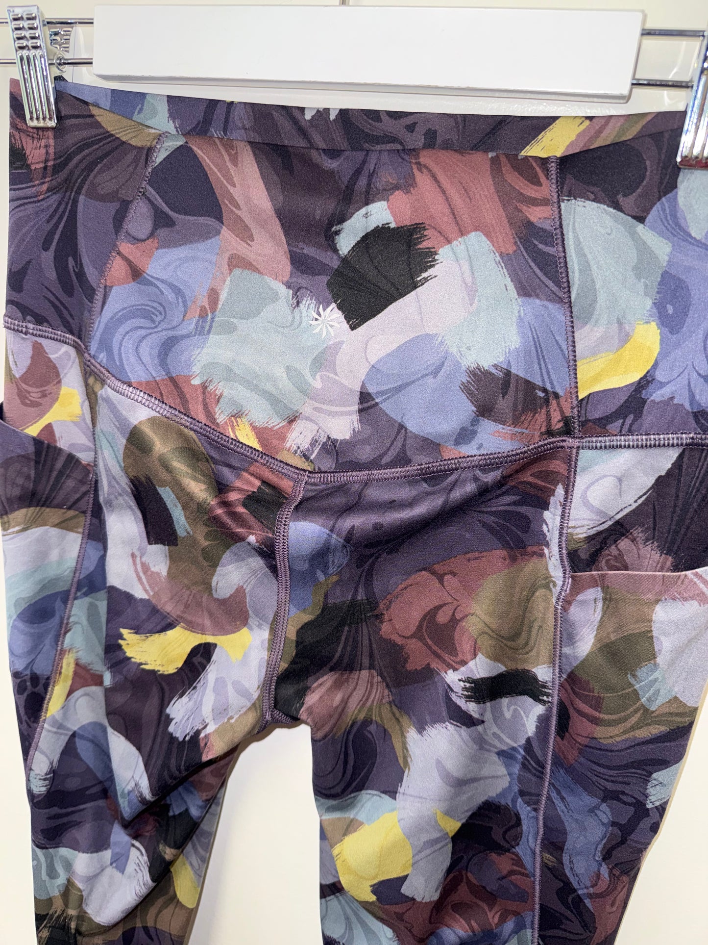 Athleta (M) Salutation Stash Pocket Printed Neutral Floral 7/8 Tight Leggings