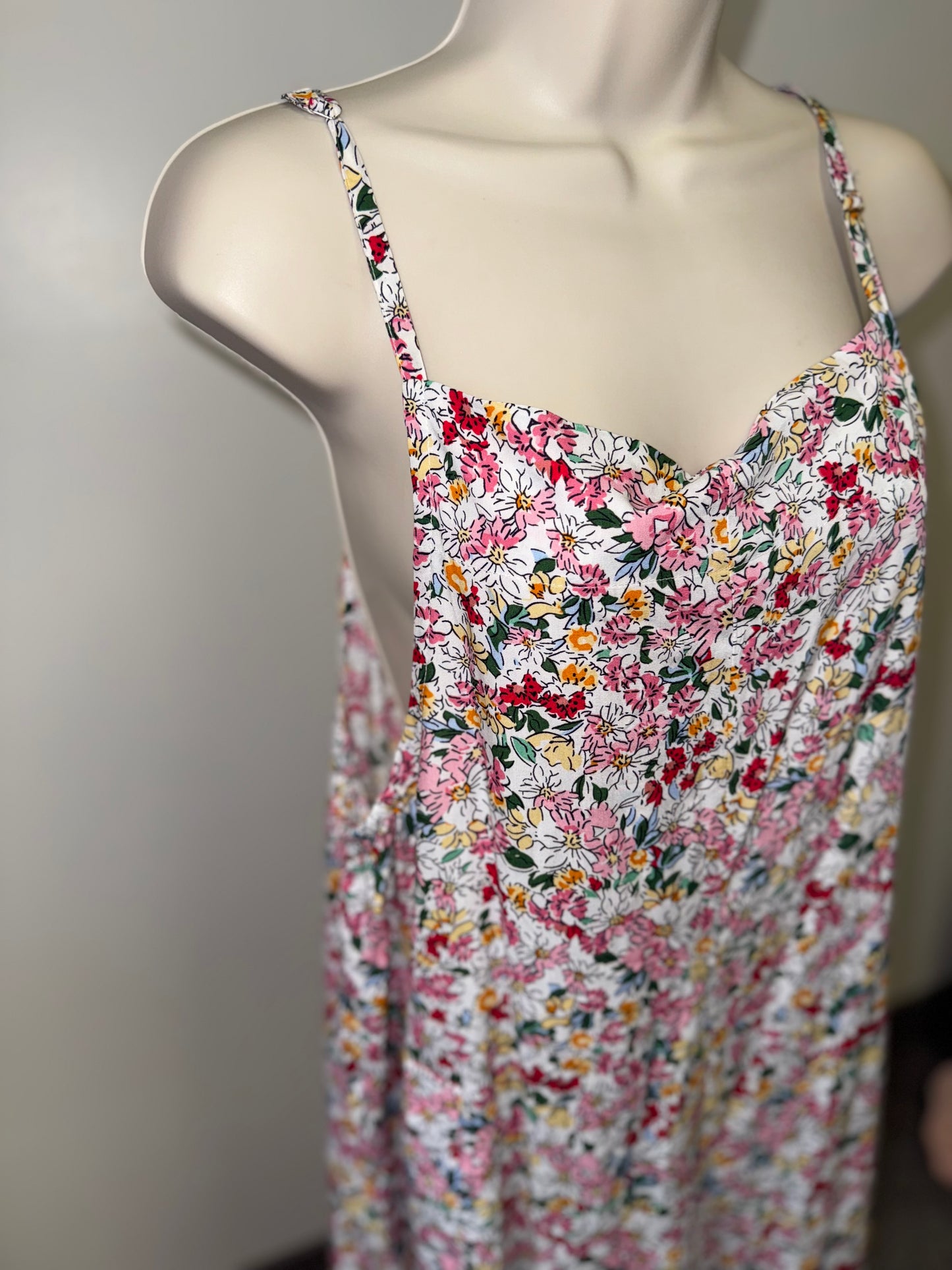 NWT New Style (Medium) Brand New Colorful Floral Jumpsuit with Pockets