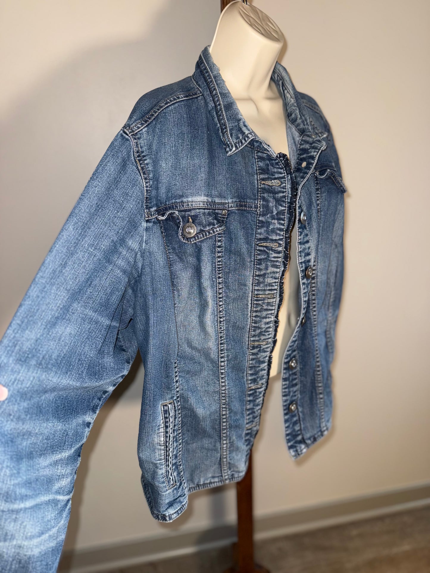 avenue (18/20) Blue Denim Button Up Jean Jacket