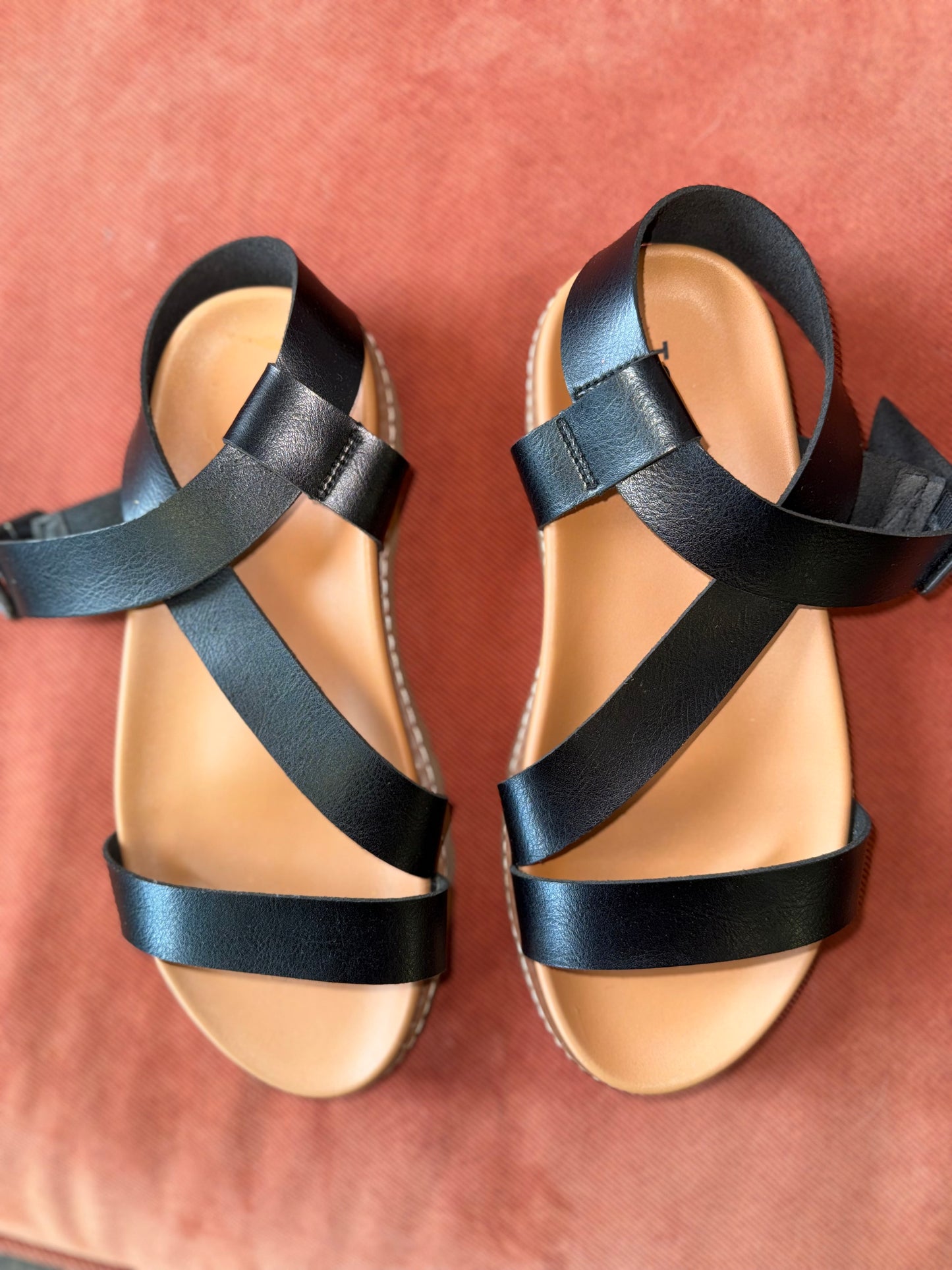 Torrid (8W) Black/Brown Strappy Sandals