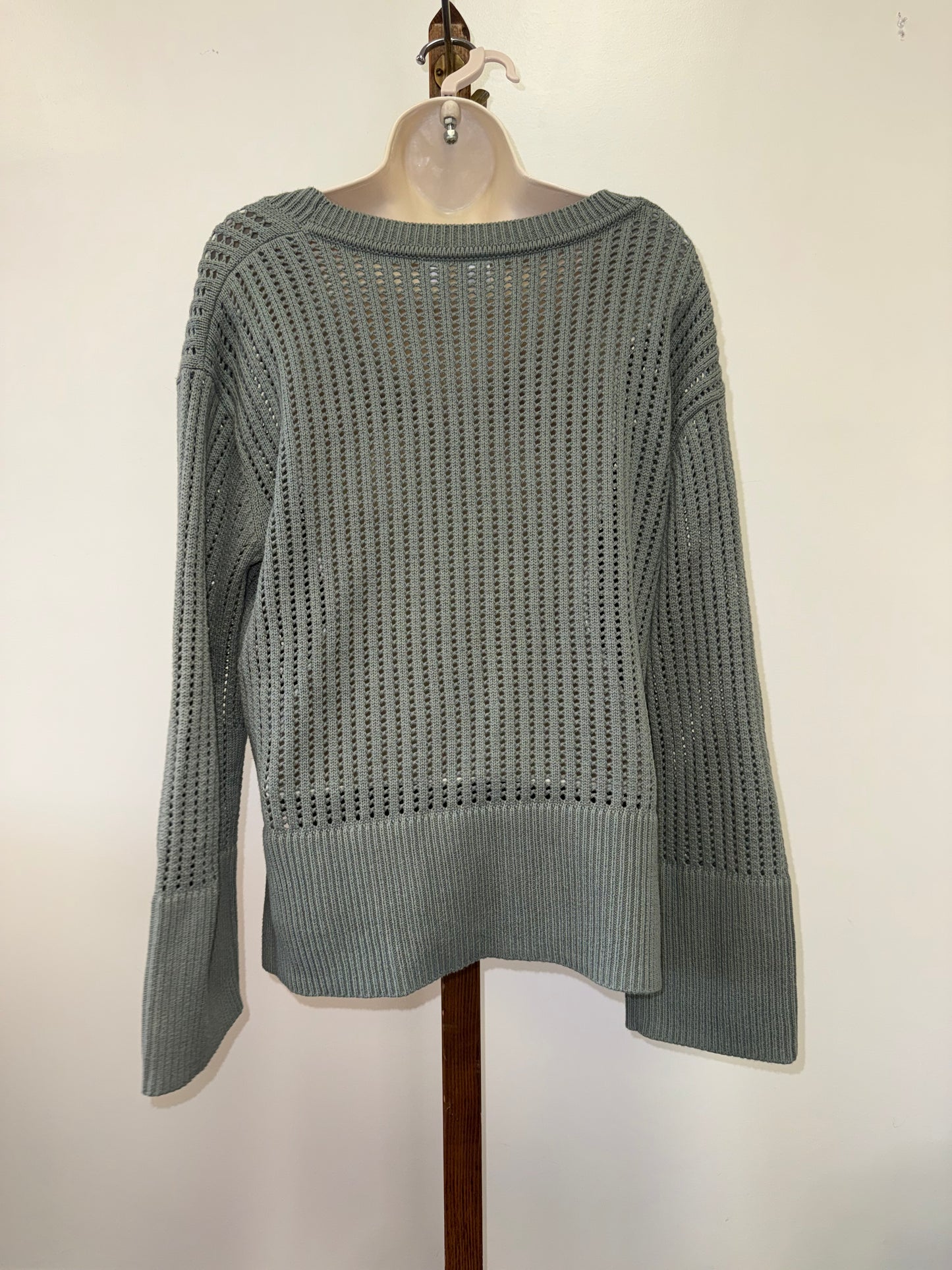 Gap sweater
