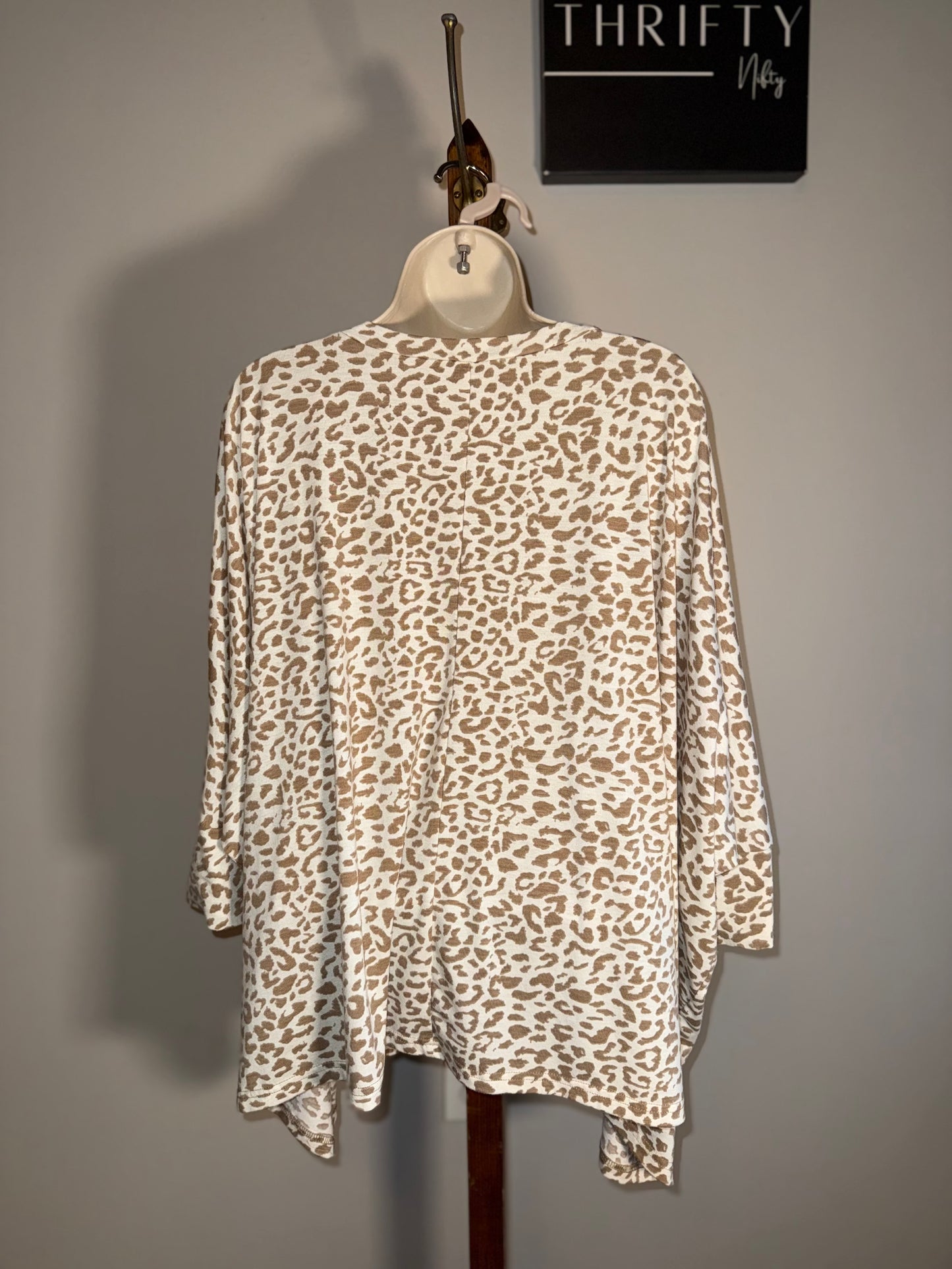 La Miel (Medium) Neutral Oversized Cheetah Print 3/4 Sleeve Blouse