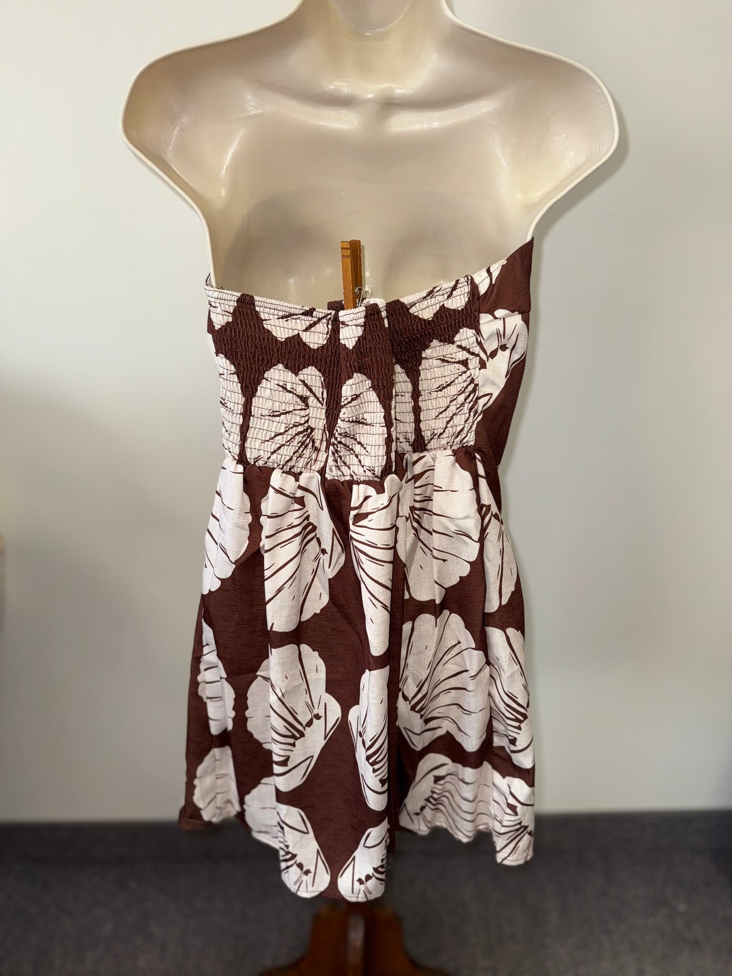 (XL) Brown and White Sea Shell Pattern Strapless Midi Dress
