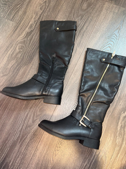 Forever 21 (6 1/2) Black High Boots