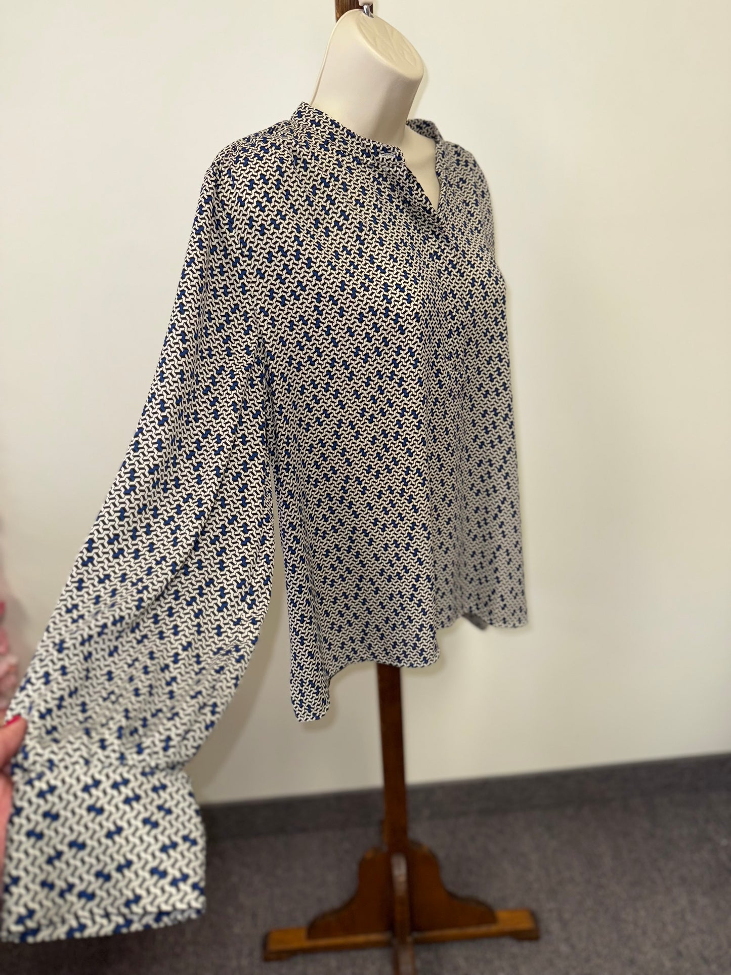 NWT Worthington (XL) Brand New 3/4 Button Up Pattern Blouse