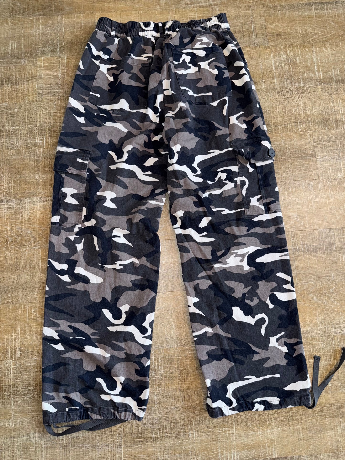 Lepunuo (XL) Black/White/Grey Camo Pattern Cargo Pants