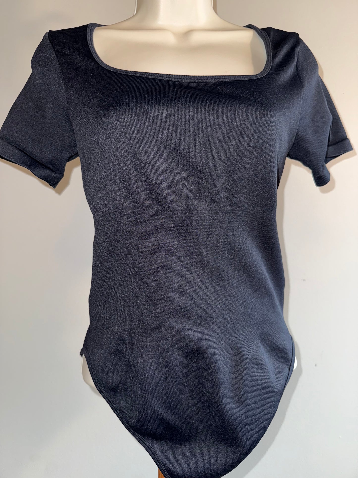 OQQ (XL) Black Short Sleeve Form Fitting Bodysuit