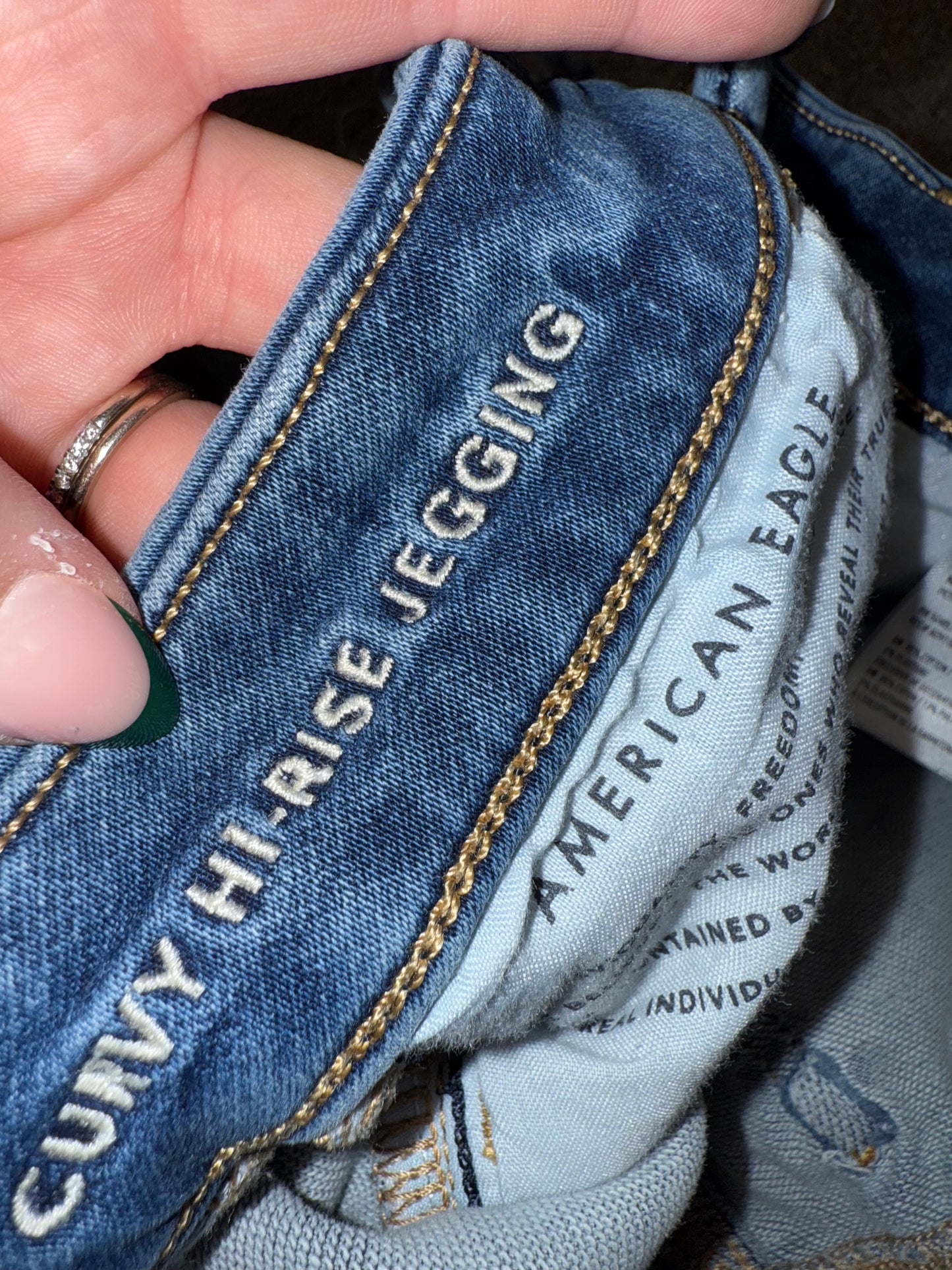 American Eagle (6 Short) Distressed Curvy Hi-Rise Jegging Denim Jeans w Stretch