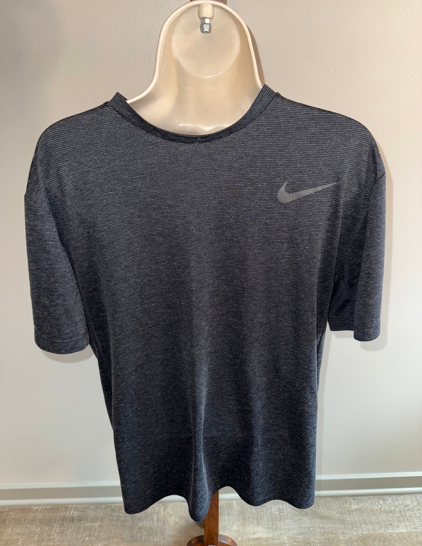 Nike (Large) Dri Fit Short Sleeve Loose Fit T-Shirt