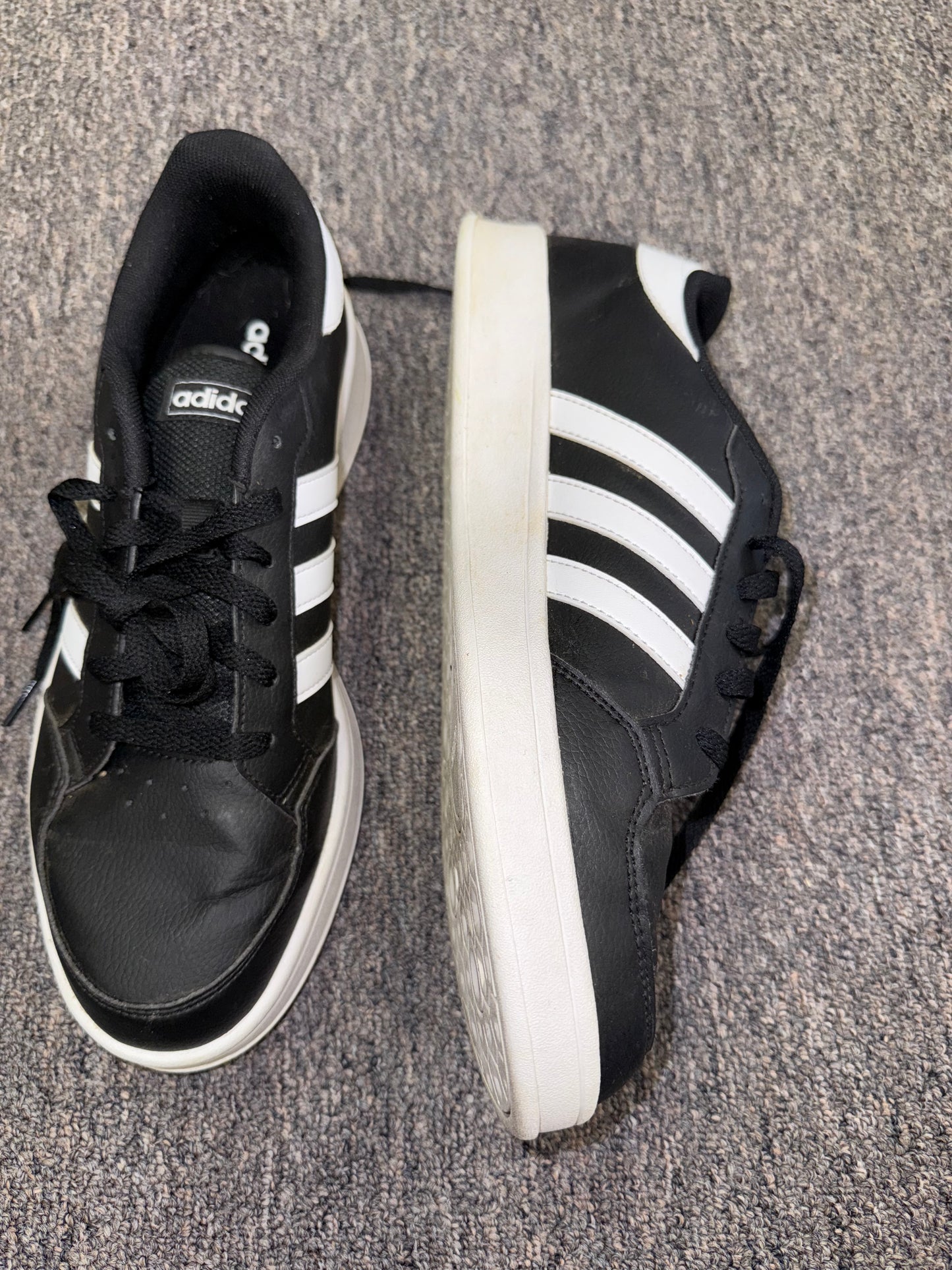 Adidas (11) Black and White Breaknet Casual Sneakers