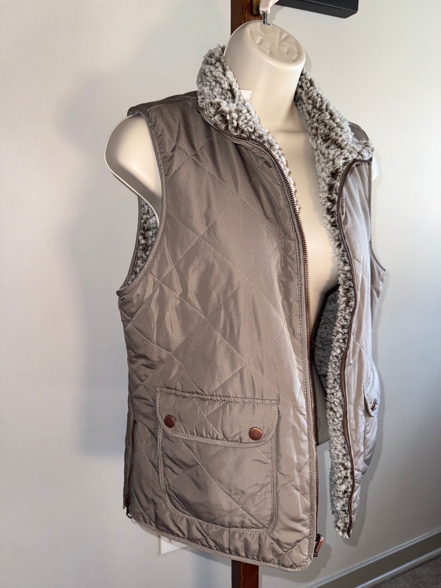 NWT Thread & Supply (Small) Brand New Reversible Fuzzy Vest