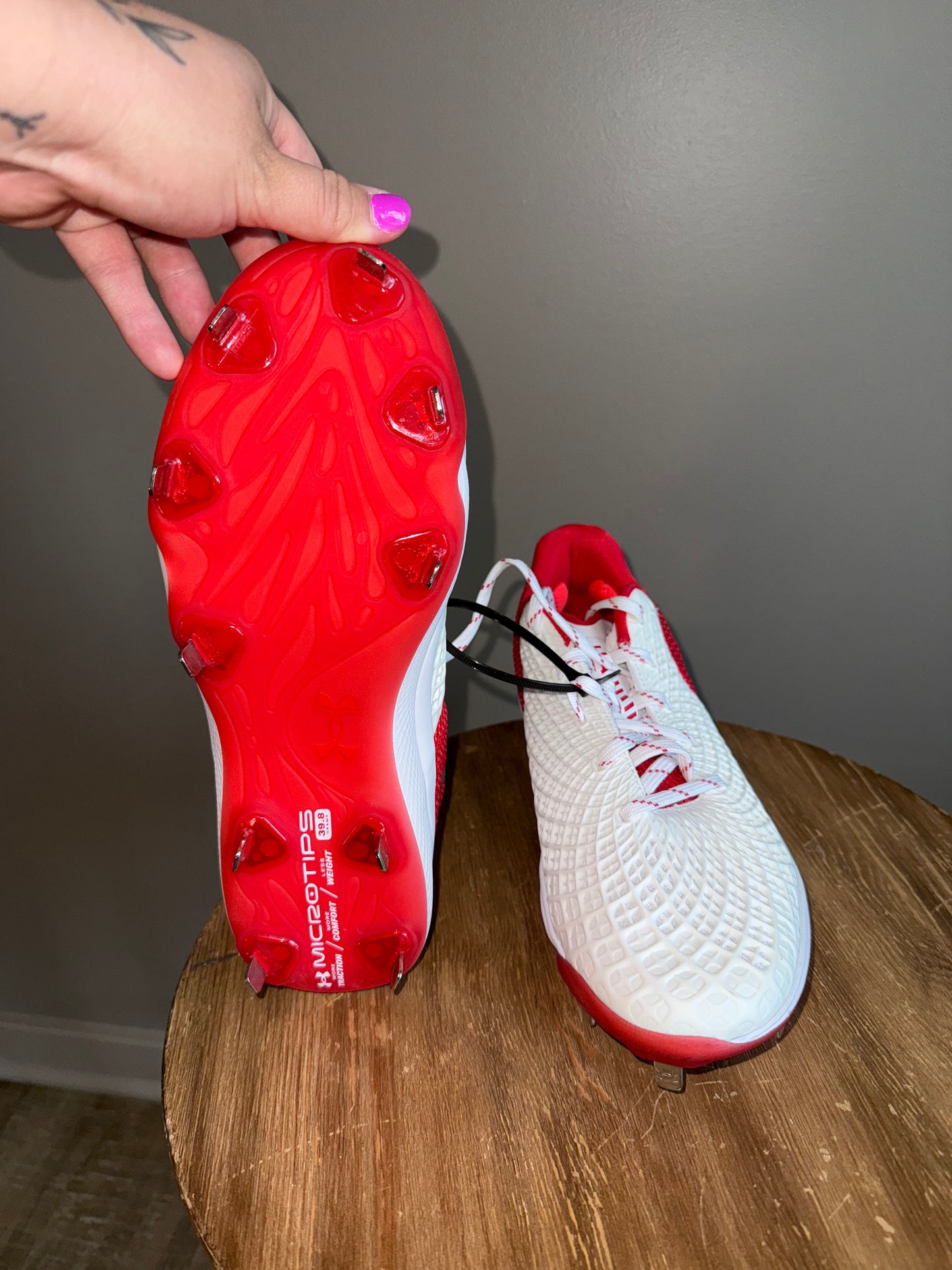 Under Armour (7//7.5//8.5//11) Brand New Red//Gold//Blue Softball Cleats