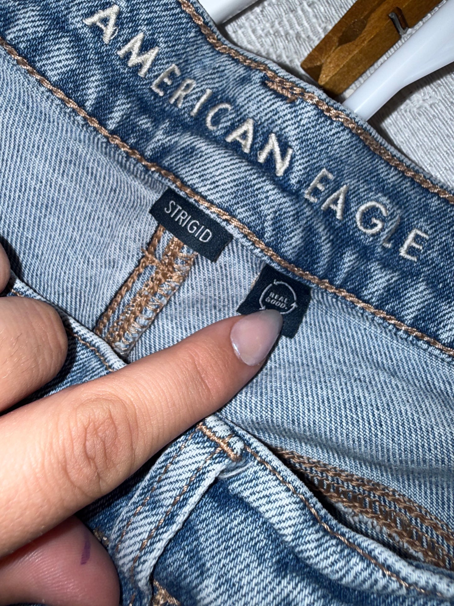 American Eagle (18) Strigid Distressed Highest Rise Baggy Straight Denim Jeans