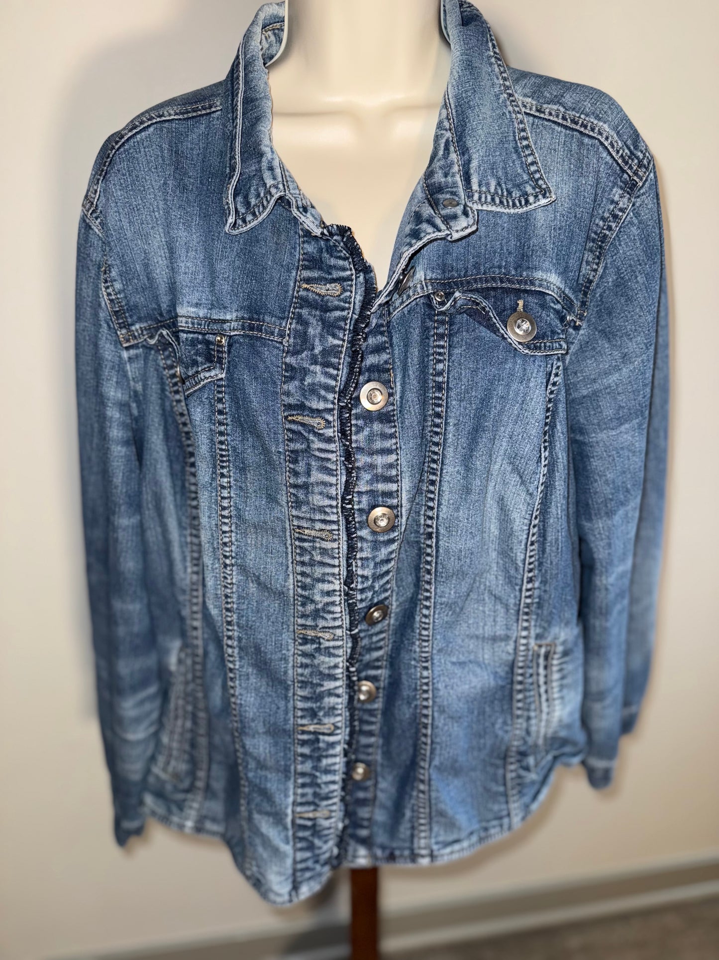 avenue (18/20) Blue Denim Button Up Jean Jacket