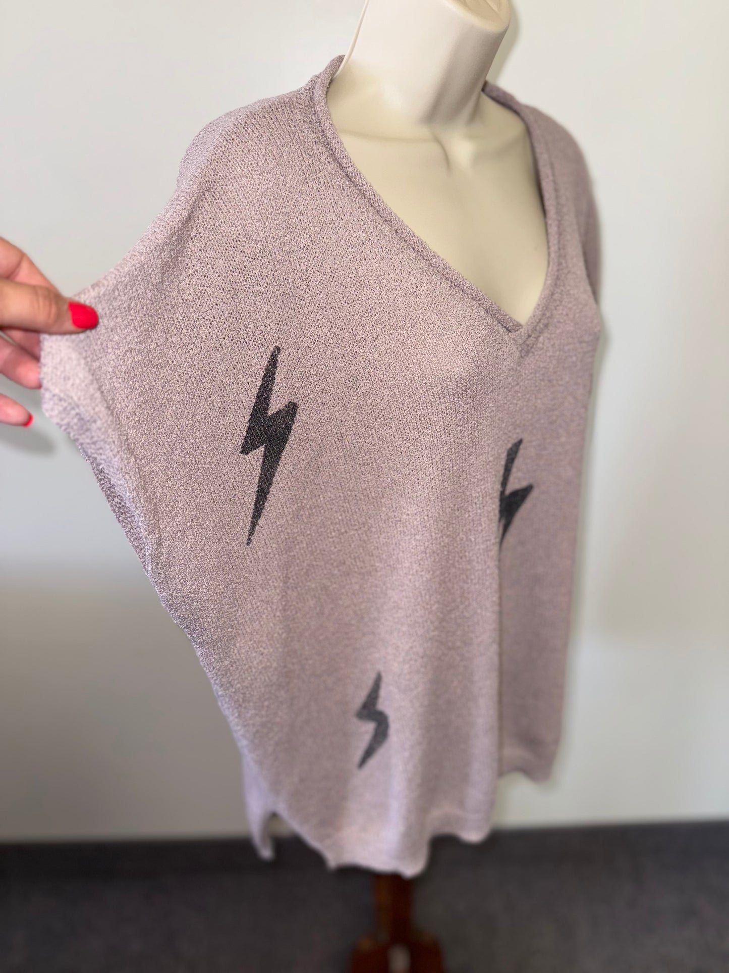 NWT Three Bird Nest (Medium) Brand New Blush Knit V-Neck Blouse w Lightning Bolt