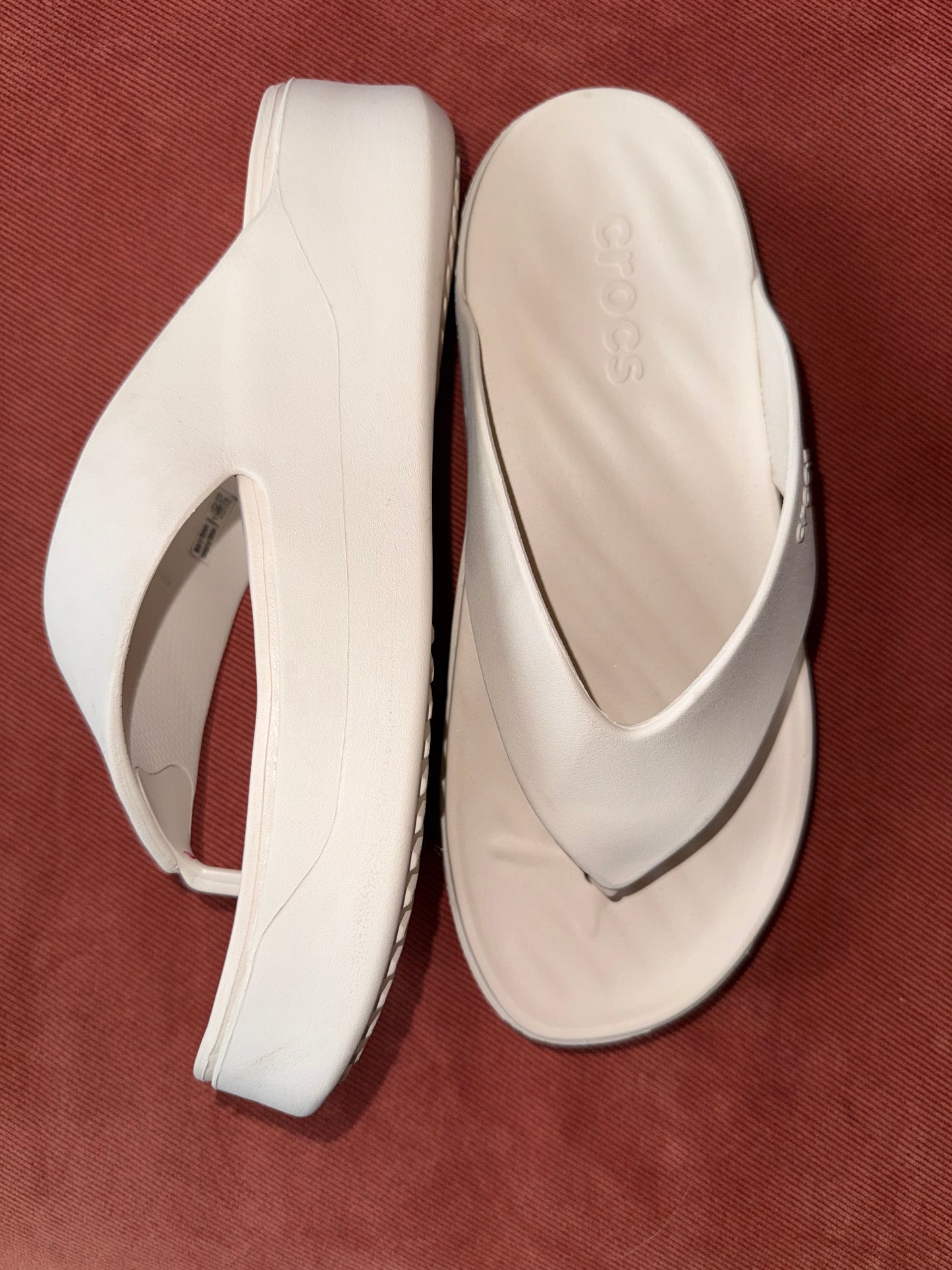 CROCS (8) Off White Flip Flops with Thick Sole
