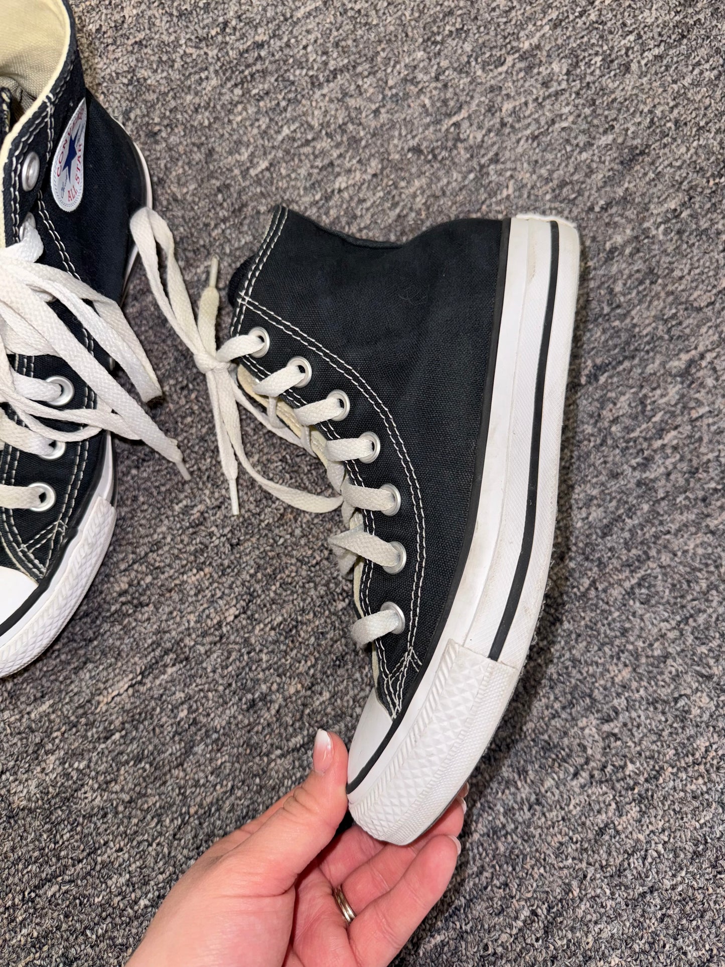 Converse (Womens 5//Mens 3) Black HighTop Laced Up Sneakers