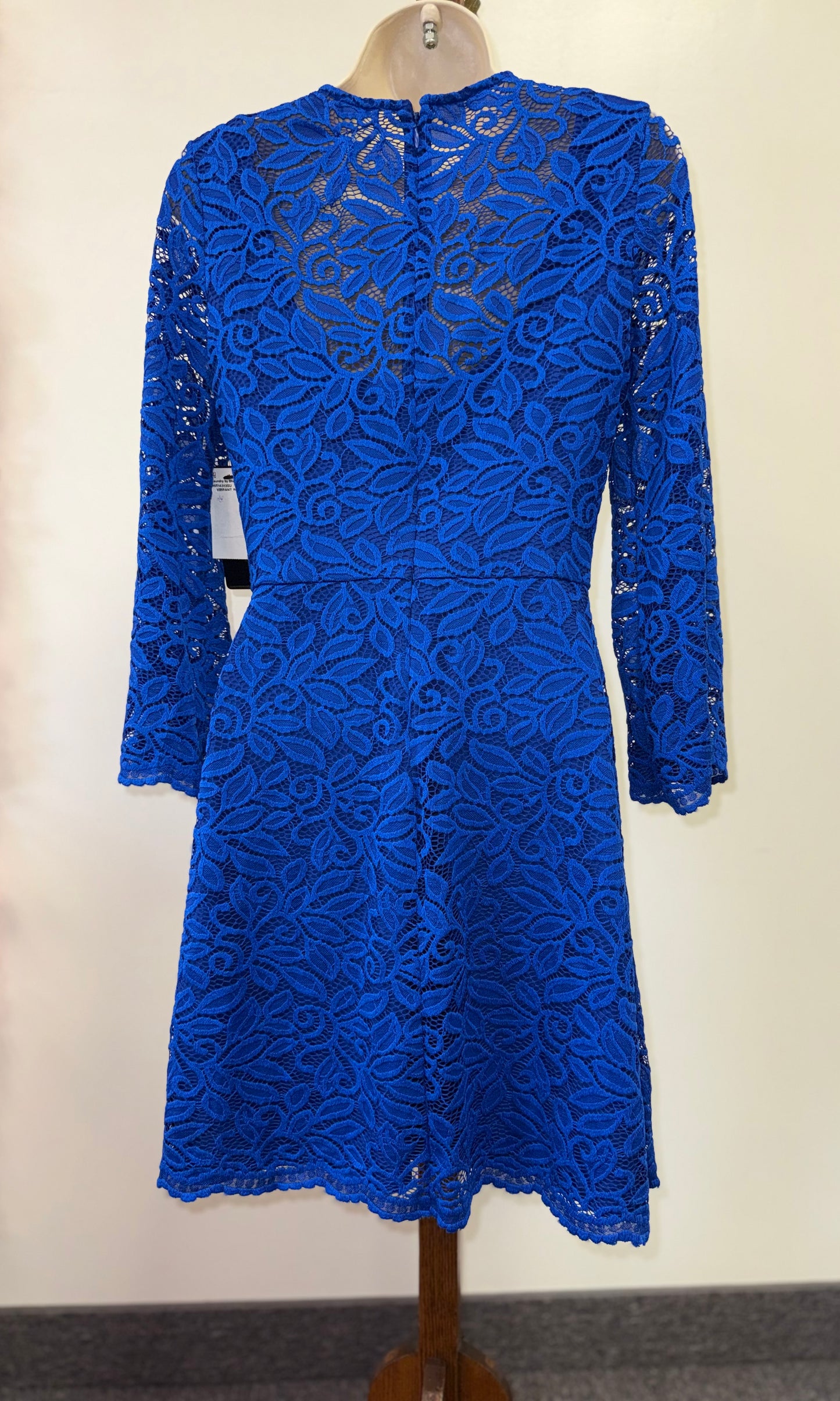 NWT Laundry (4) Brand New Lace Long Sleeve Midi Dress
