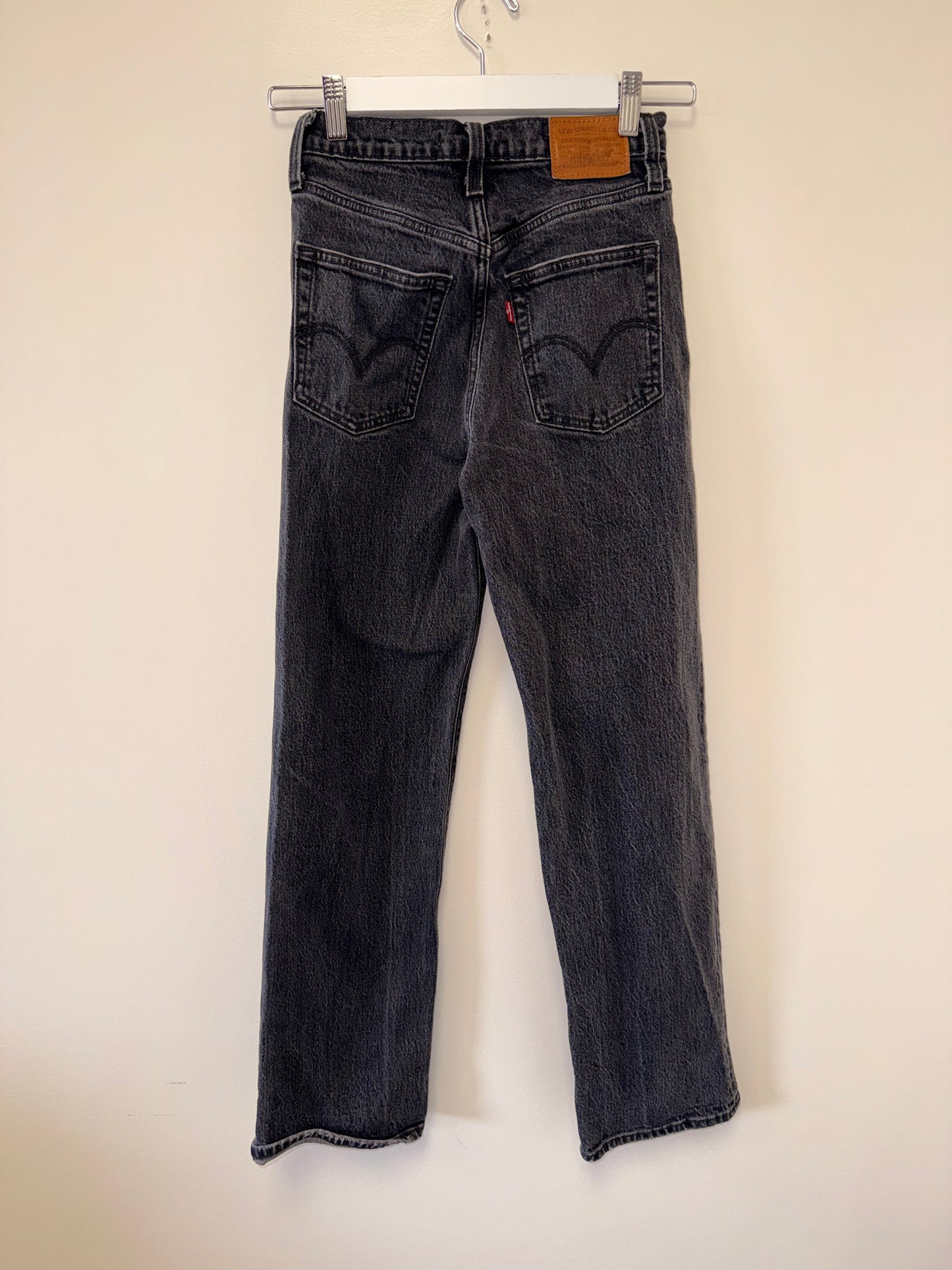 Levis (W24//L29) Black Denim Rib Cage Straight Ankle Jeans