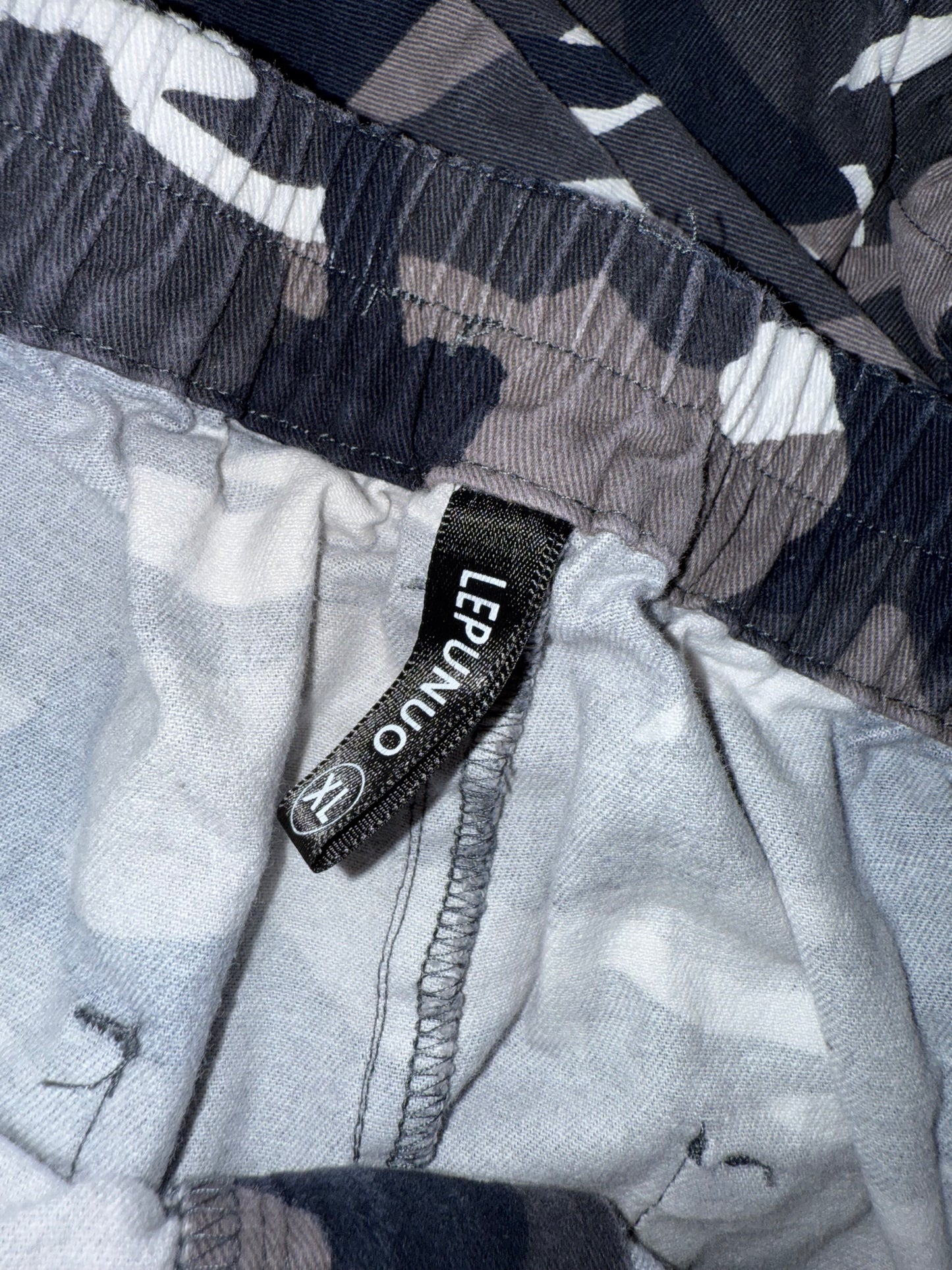 Lepunuo (XL) Black/White/Grey Camo Pattern Cargo Pants