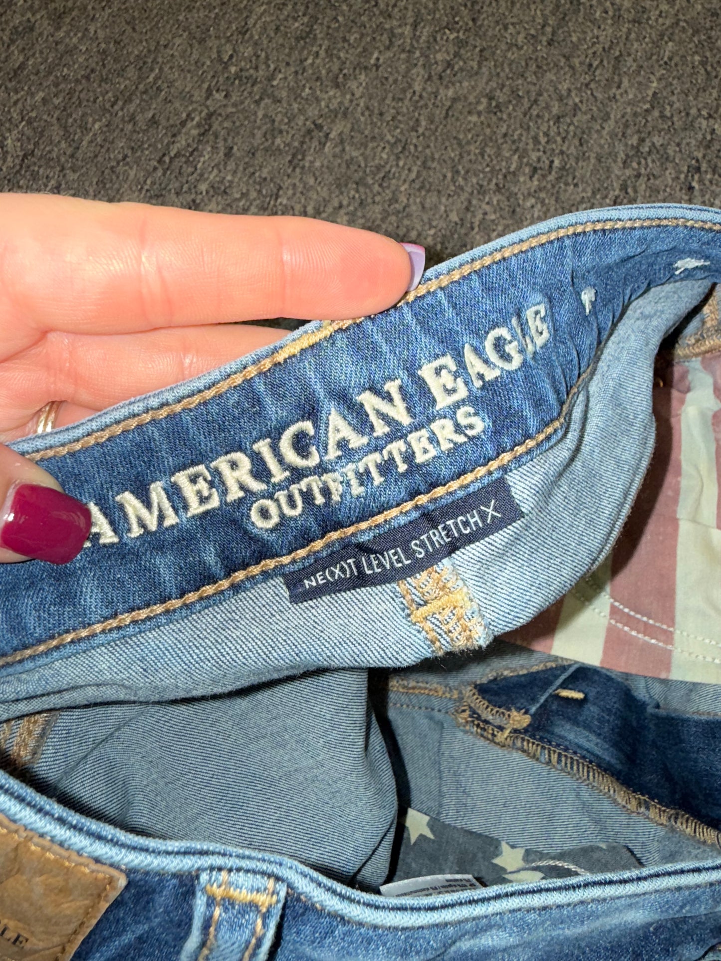 American Eagle (6) Distressed Denim USA Pattern Pockets Hi-Rise Shortie Shorts