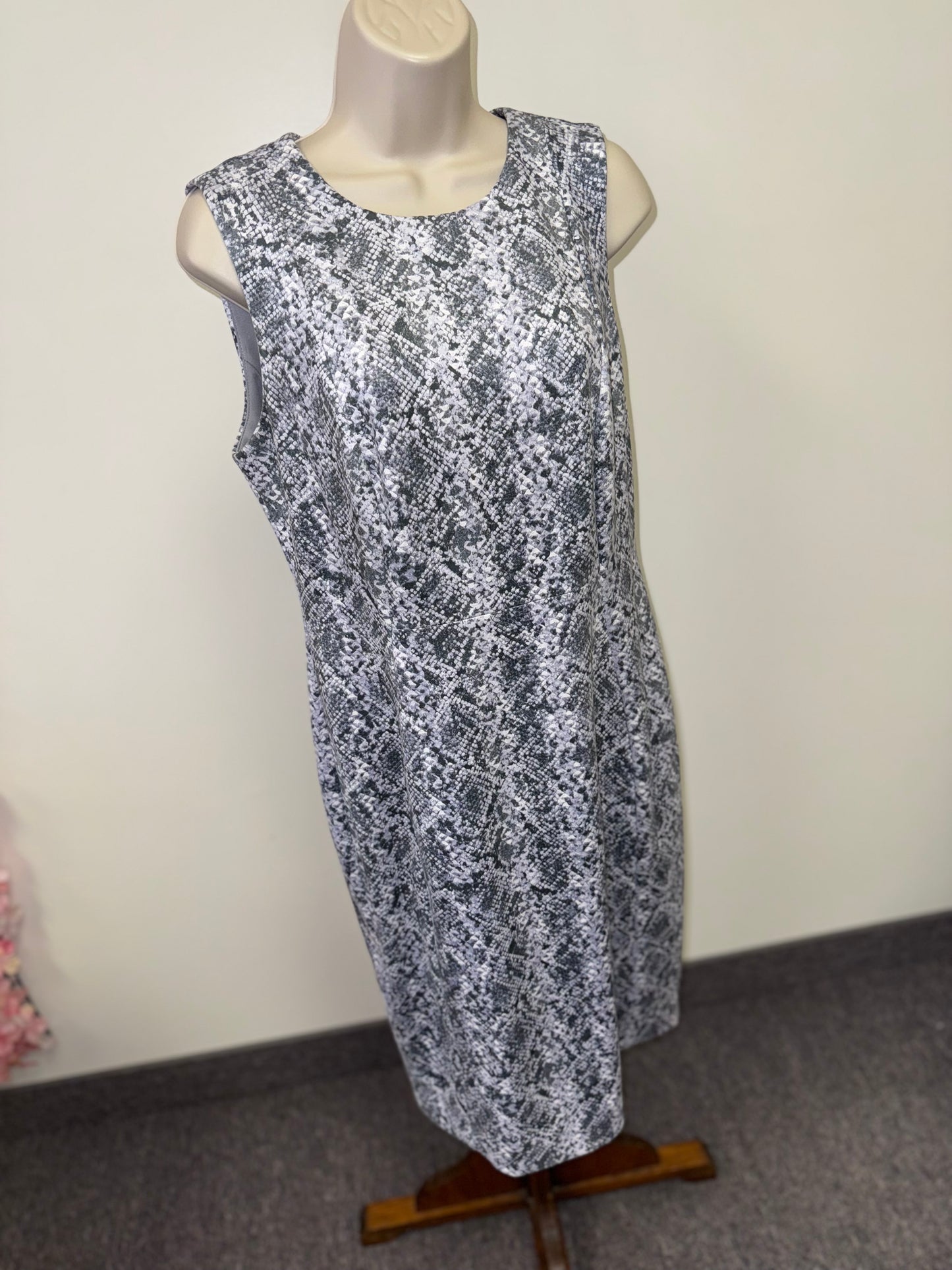 Calvin Klein (10) Snake Pattern Formal Dress