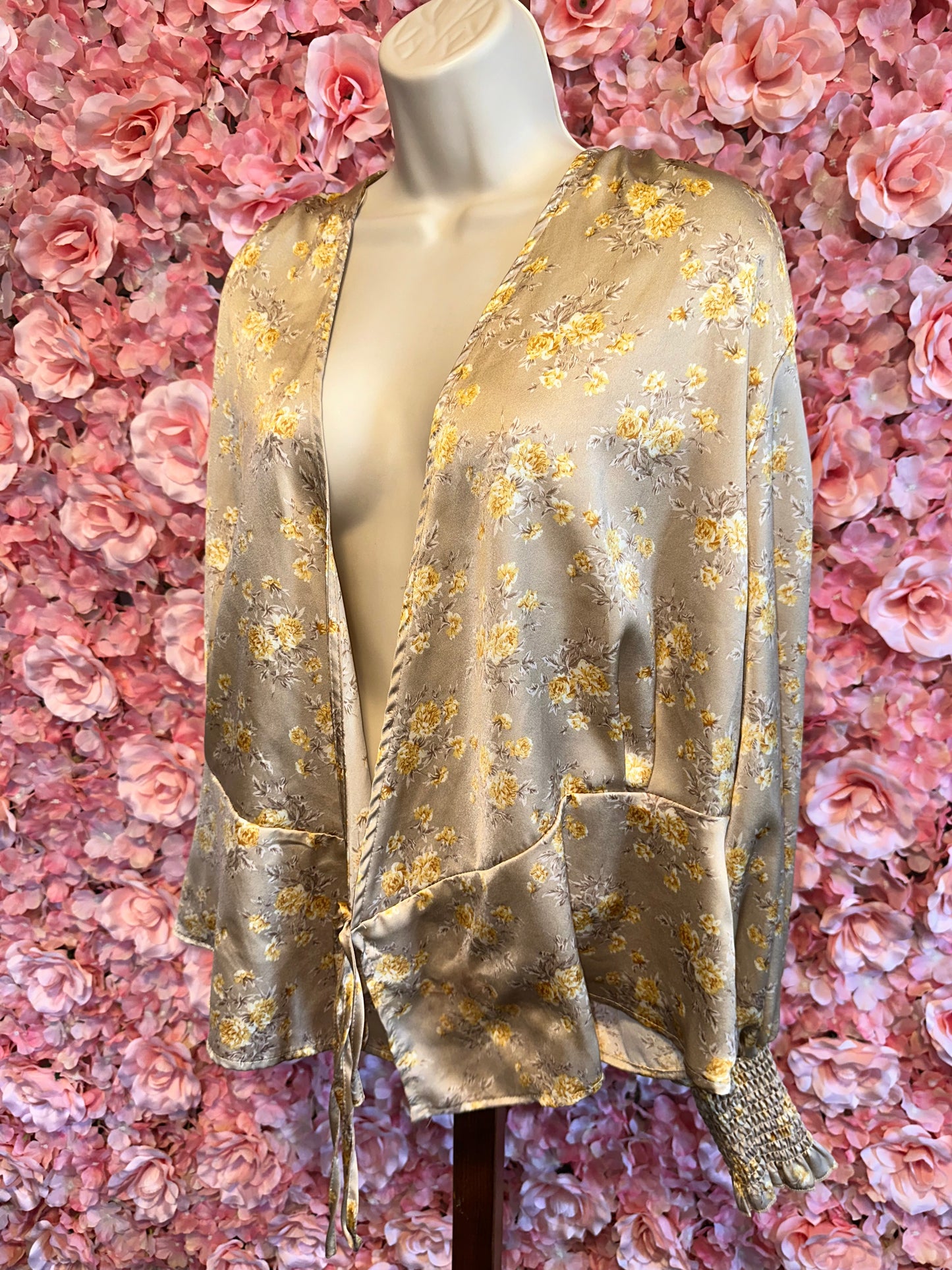 (Large) Neutral Floral Open Tied Front Blouse