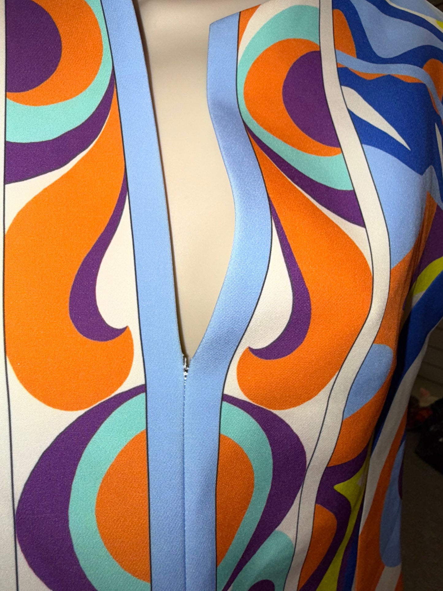 NWT Zara (XS) Brand New Colorful Pattern V-Neck Dress