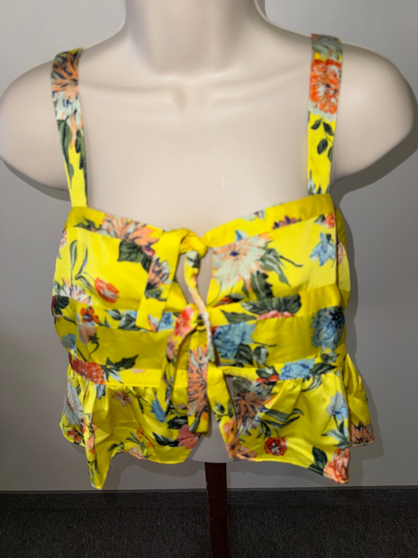 NWT J.O.A (Medium) Brand New Yellow Floral Tied Front Cropped Tank Top