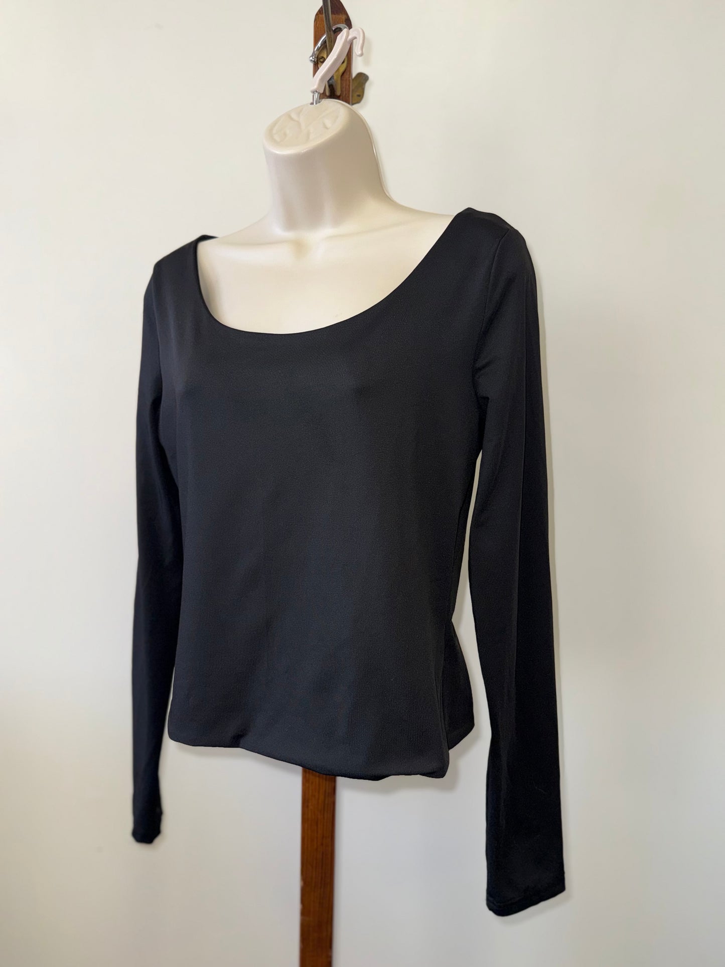 (Large) Black Long Sleeve Smooth Soft Form Fitting Crop Top