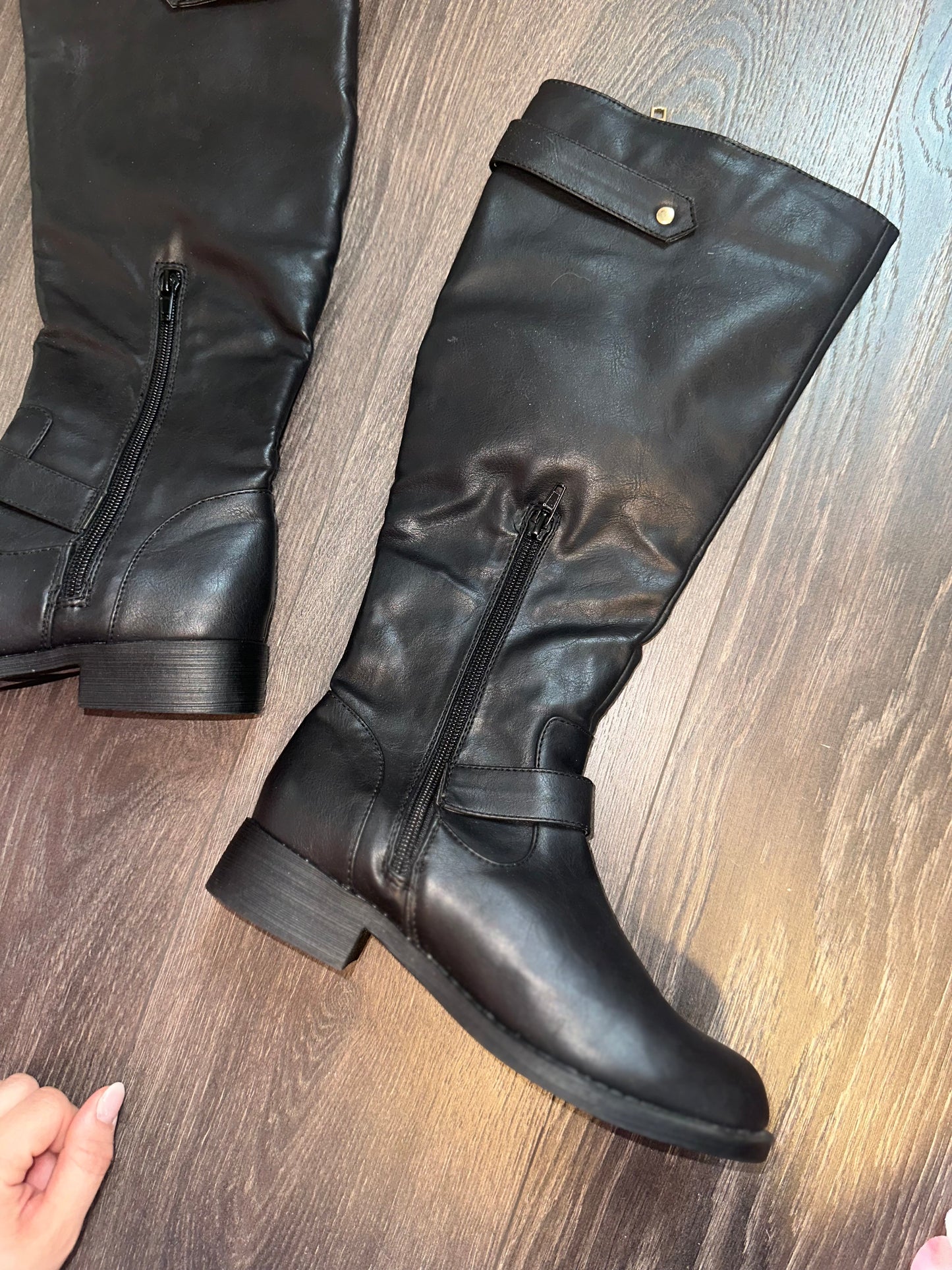 Forever 21 (6 1/2) Black High Boots