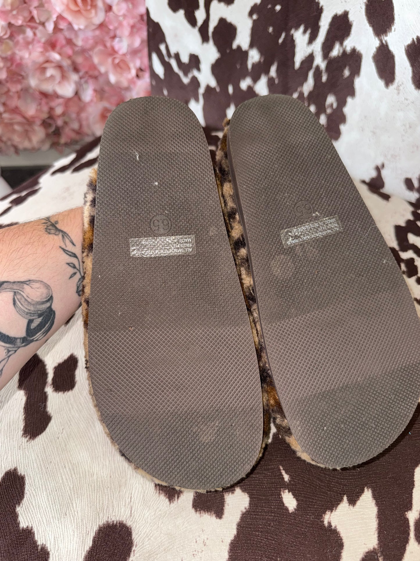 Dolce Vita (6.5) Neutral Cheetah Print Sherpa Slip On Mules