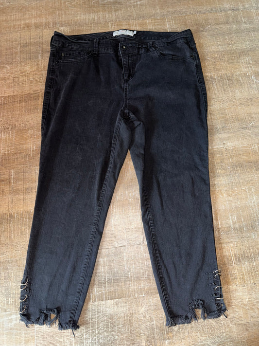 Torrid (20) Black Distressed Denim Cropped Jeans with Silver Chain