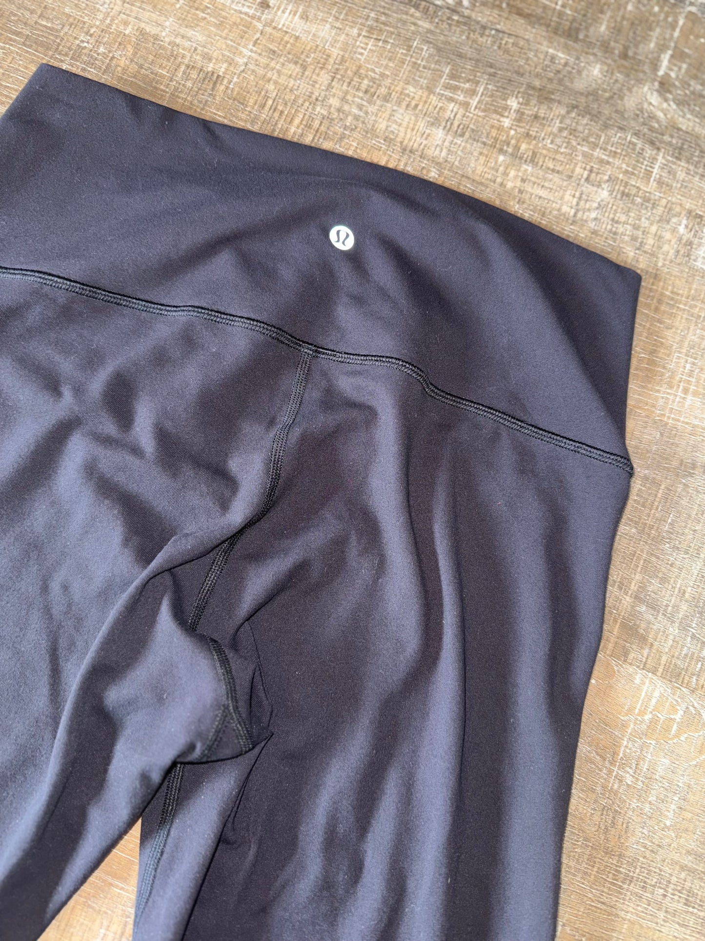 Lululemon (10) Black Wunder Under Crop (High-Rise) *Full-On Luon 21"