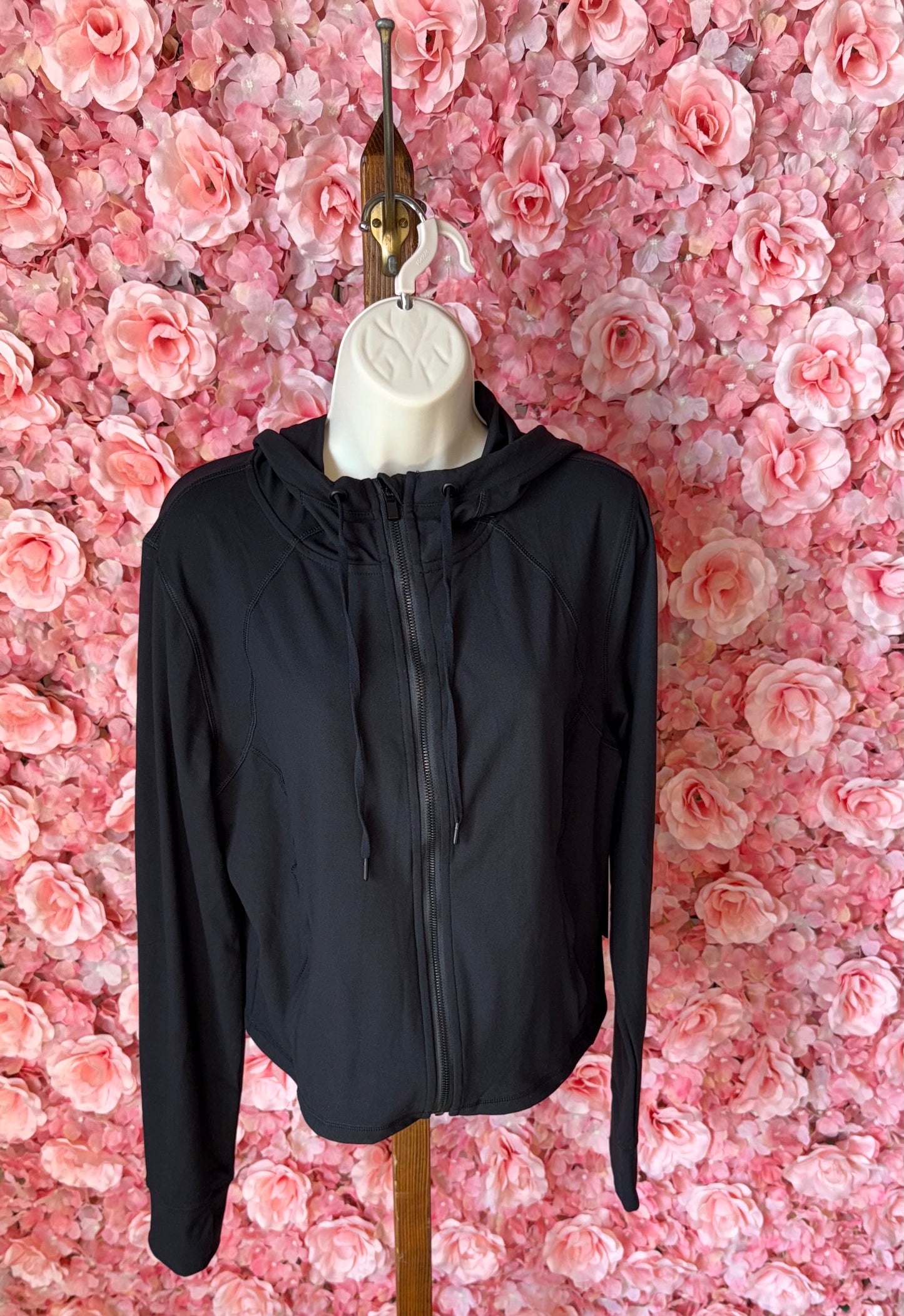 NWT Yogalicious (Large) Brand New Black Zip Up Sporty Cropped Jacket