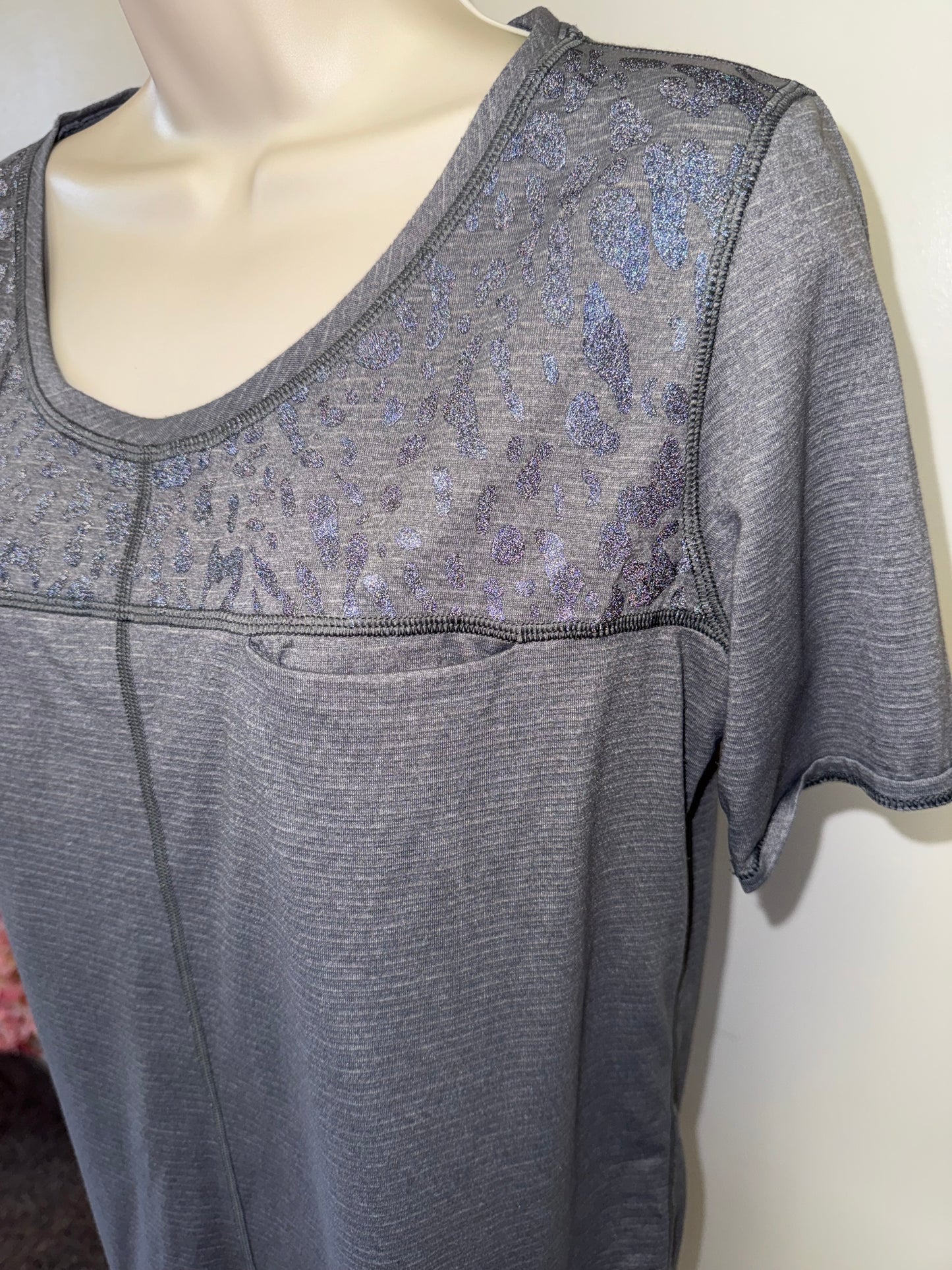 Lululemon (8) Grey Striped and Cheetah Print Pattern Pocket Tee