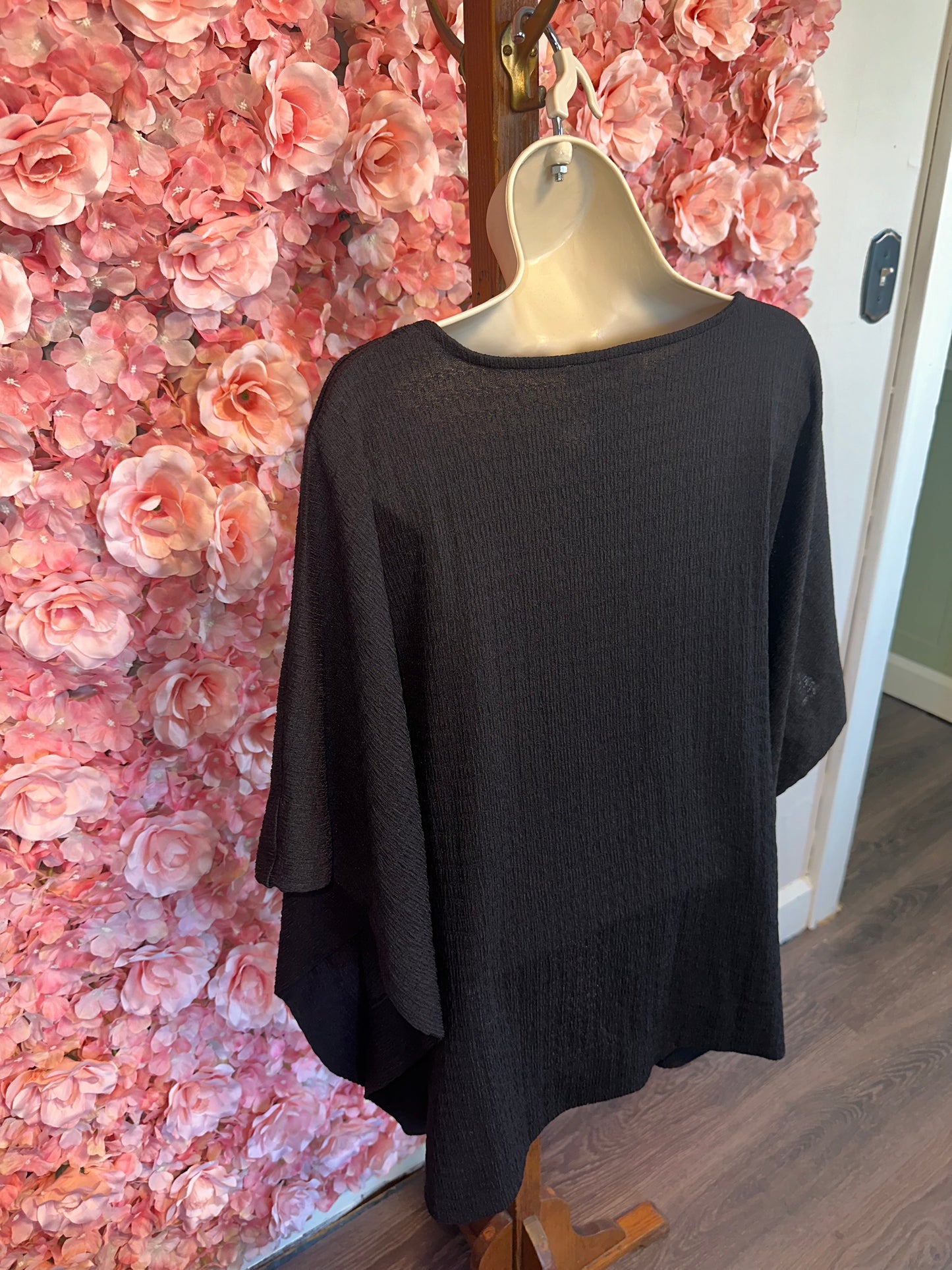 Michael Kors (Large//XL) Black V-Neck Lightweight Blouse