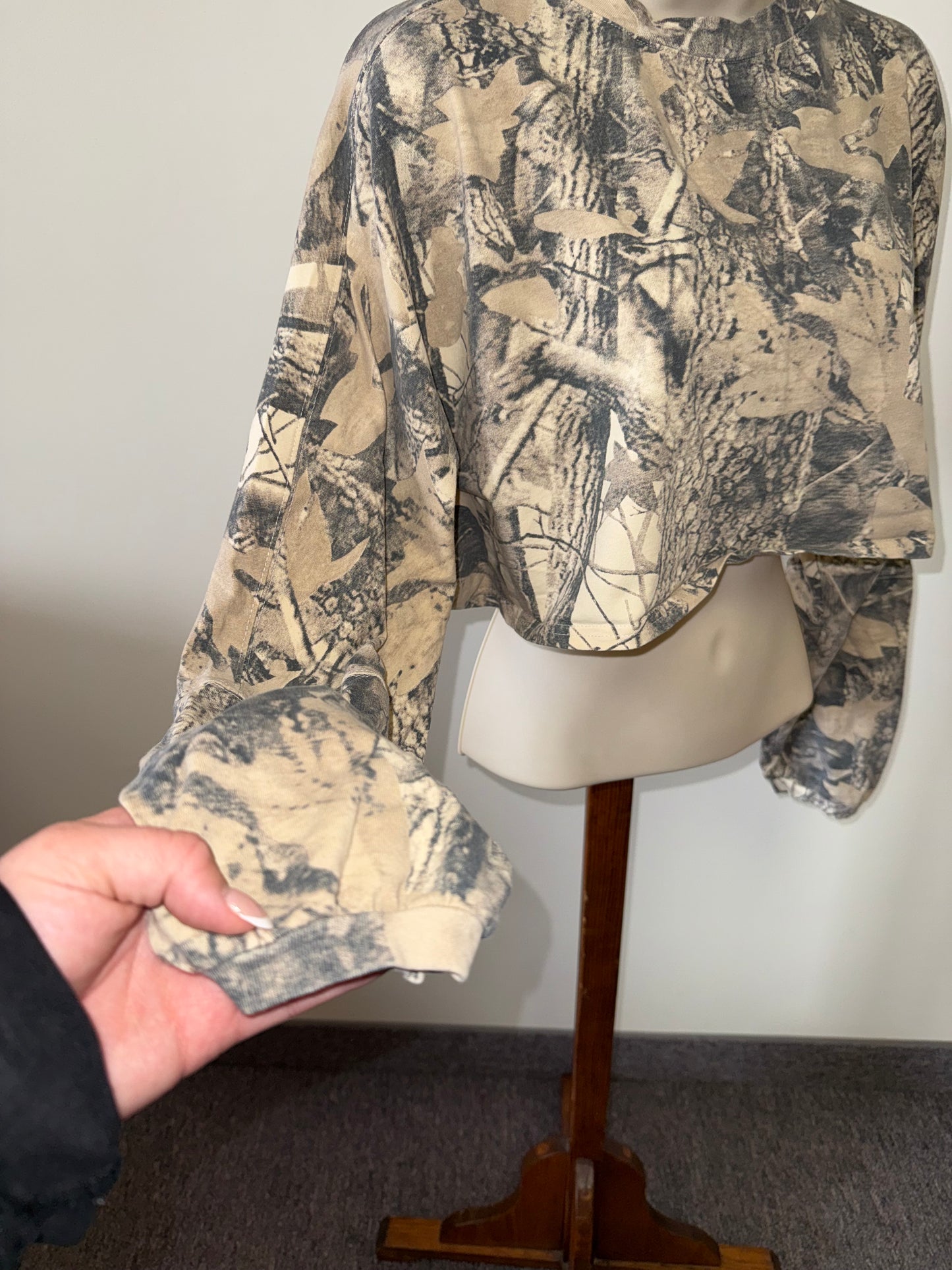 (Medium) Tan/Grey Camo Pattern Cropped Long Sleeve Tee