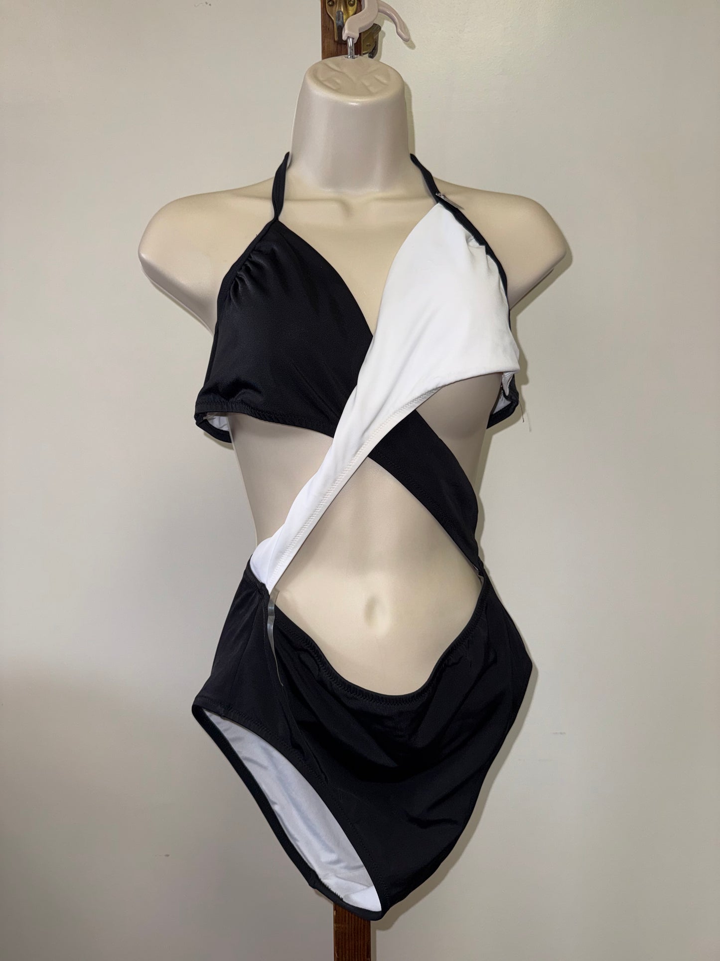 NWT PINK Victoria's Secret (L) Brand New Black & White Cutout One-Piece Swimsuit