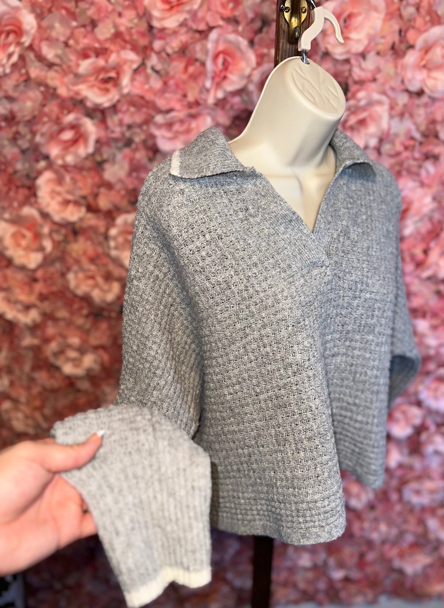 SO (Large) Grey Knit V-Neck Collar Cropped Sweater