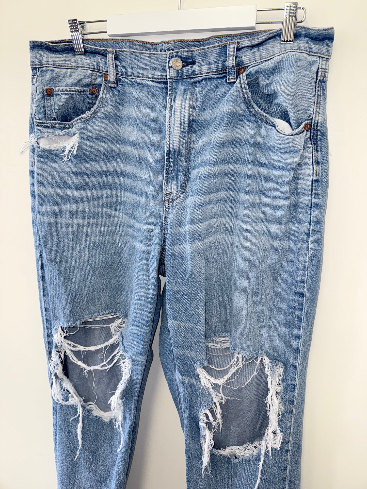 American Eagle (18) Strigid Distressed Highest Rise Baggy Straight Denim Jeans