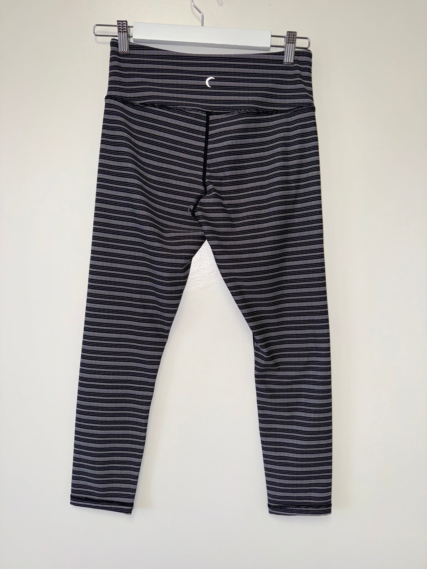 ZYIA (6-8) Black//Grey Striped Cropped Leggings