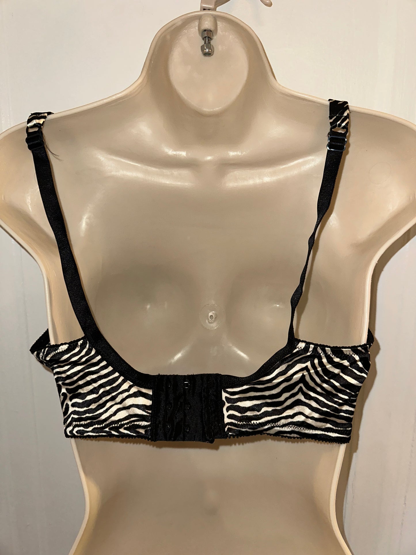 Victoria’s Secret (34D) Zebra Pattern Lace Vintage Bra