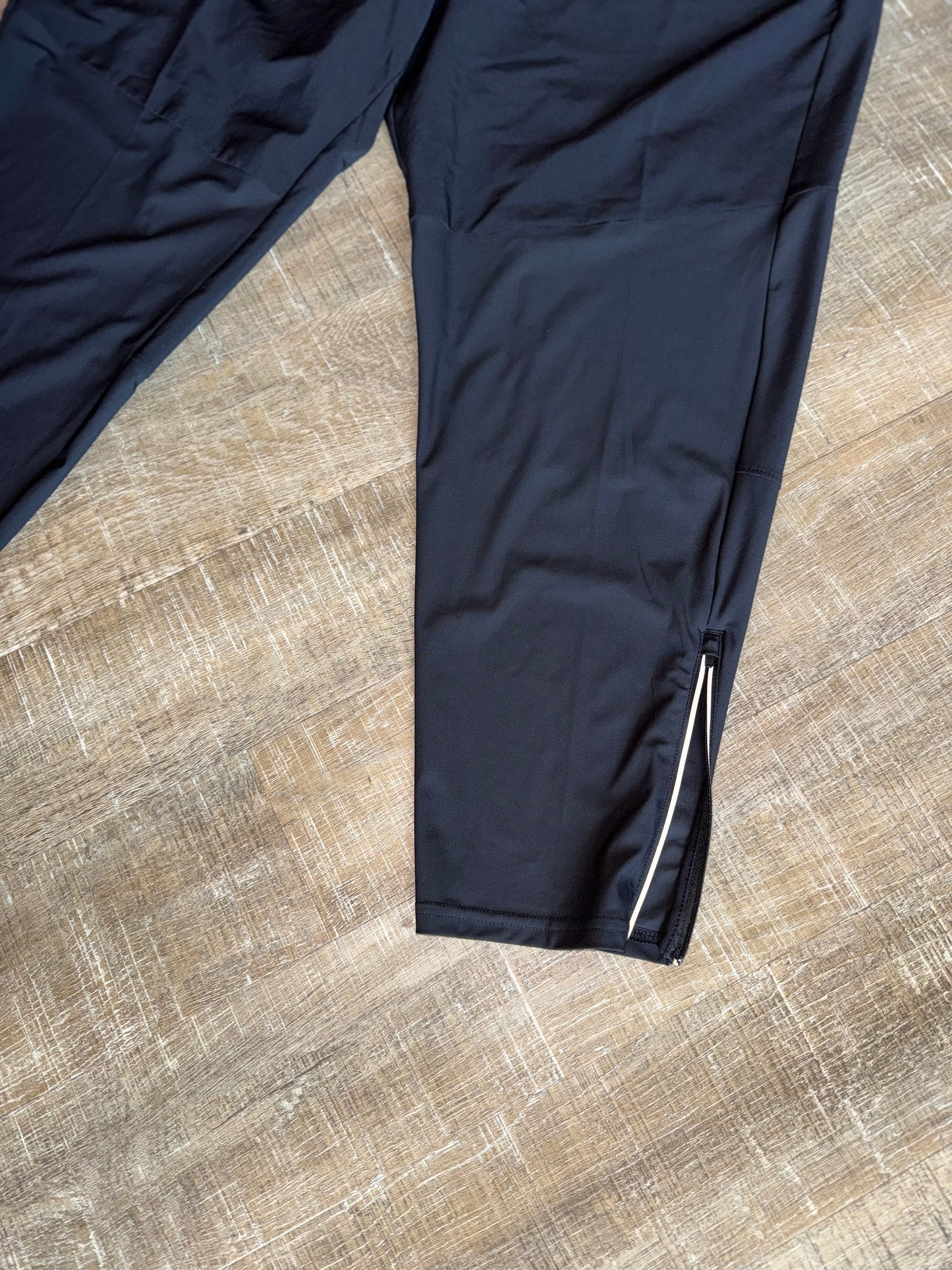 NWT VRST (XXL) Brand New Black Slim Tapered Leg Pants with Zipped Ankle